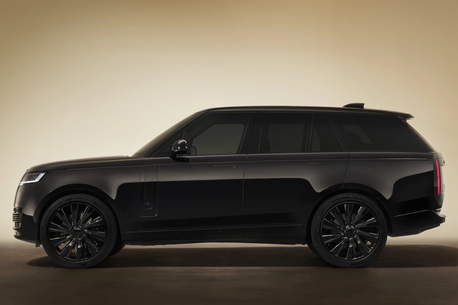Range_Rover_SV_Black_2.jpg