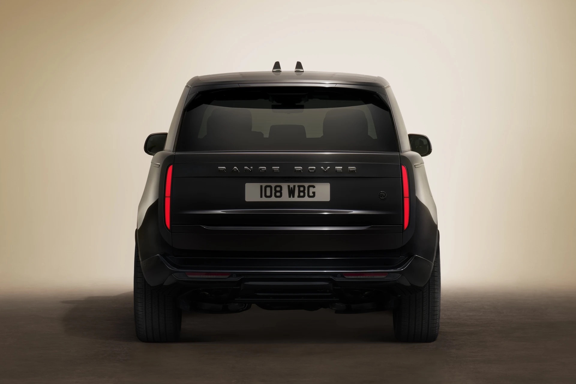Range_Rover_SV_Black_3.jpg