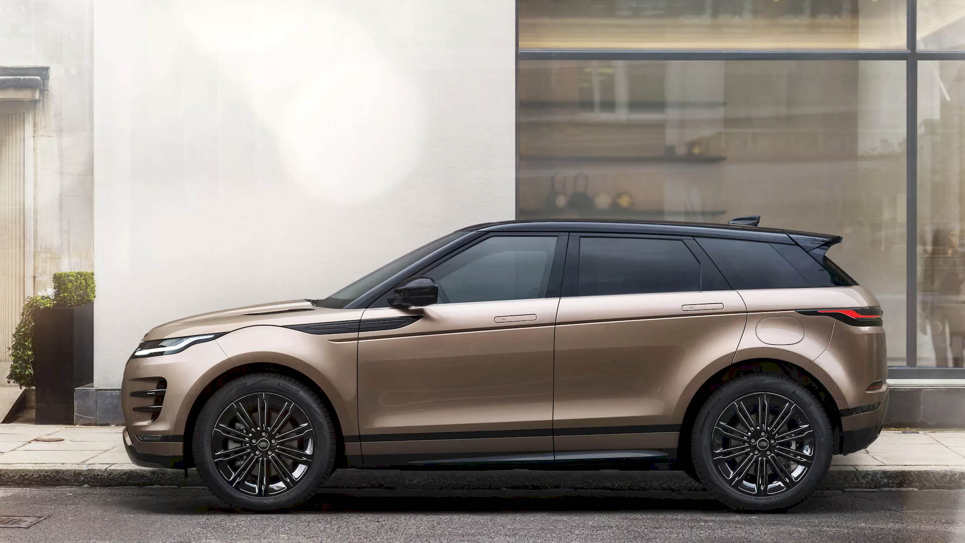 rangerover-evoque-2024-02.jpg