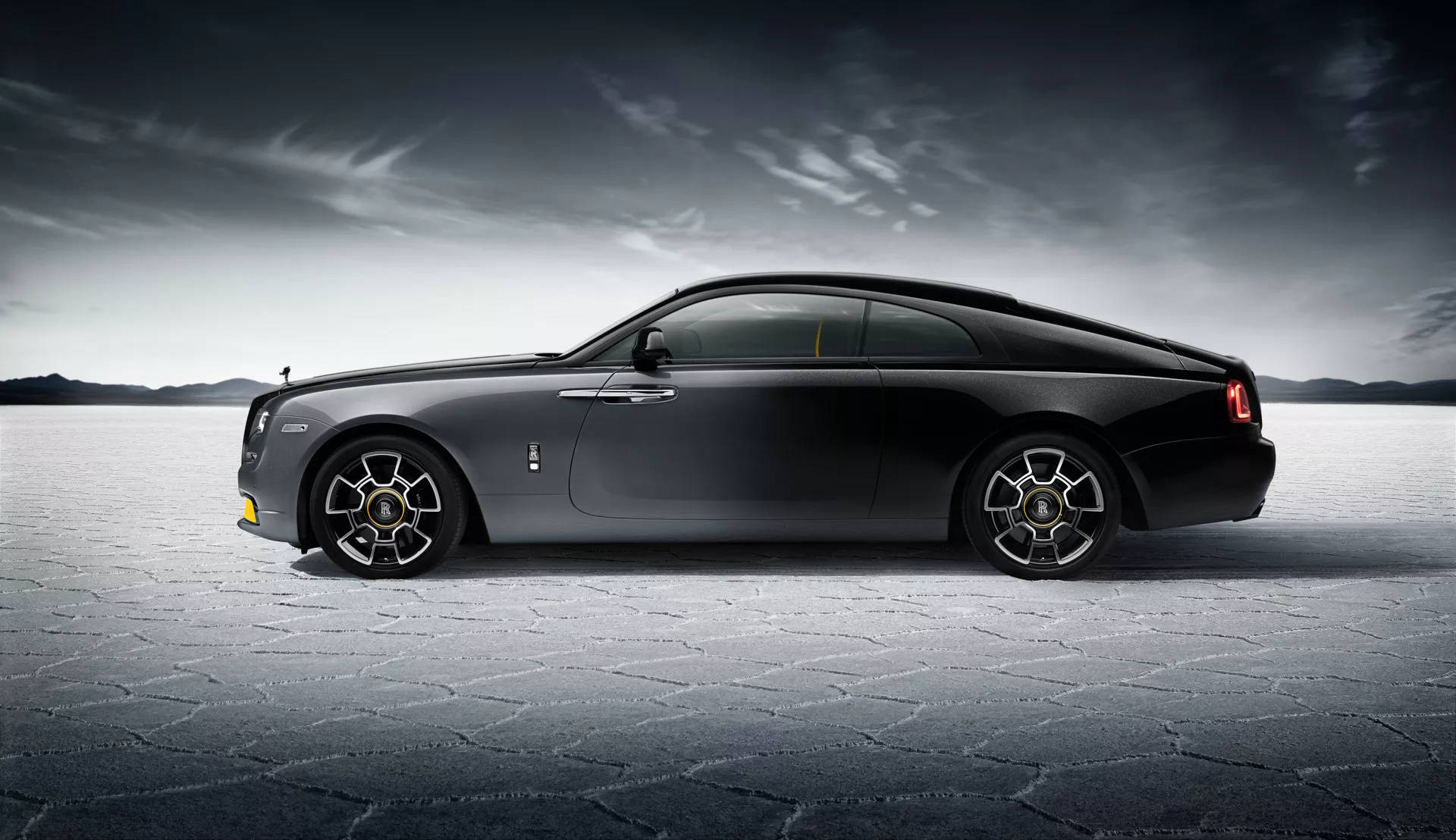 Rolls-Royce-Black-Badge-Wraith-Black-Arrow-01.jpg