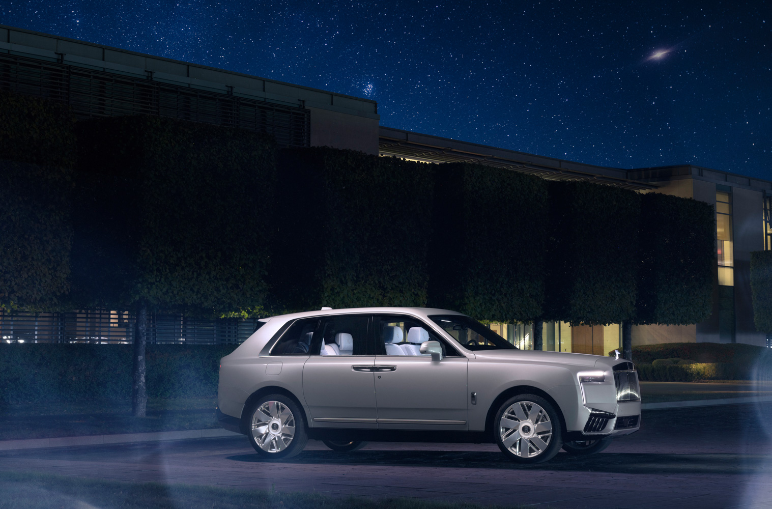 Rolls-Royce-Cullinan-Cosmos-bespoke-anh-_4.jpg