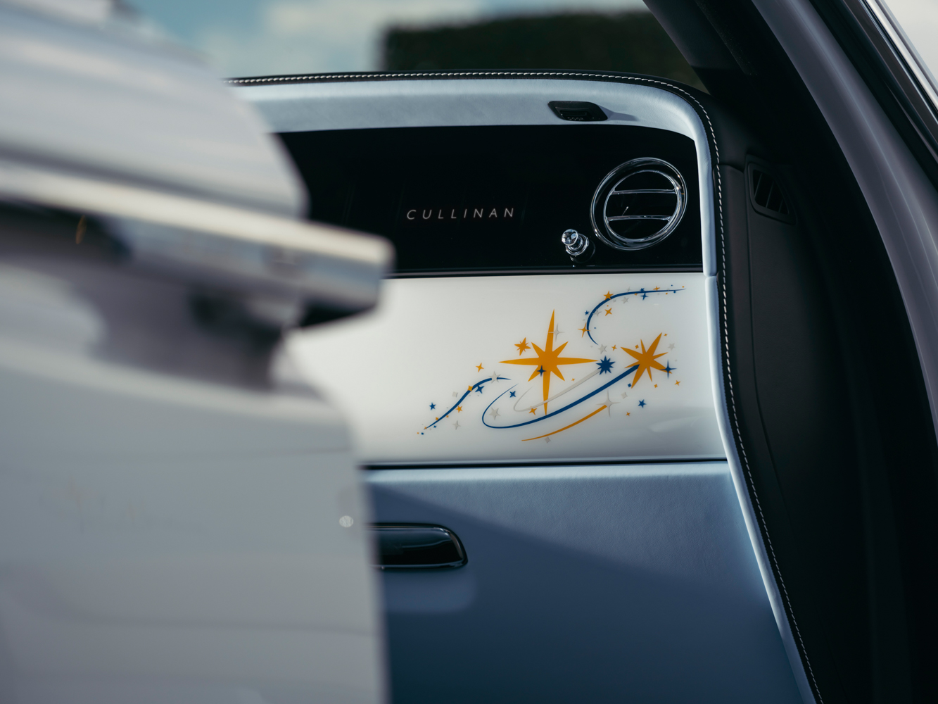 Rolls-Royce-Cullinan-Cosmos-bespoke-anh-_7.jpg
