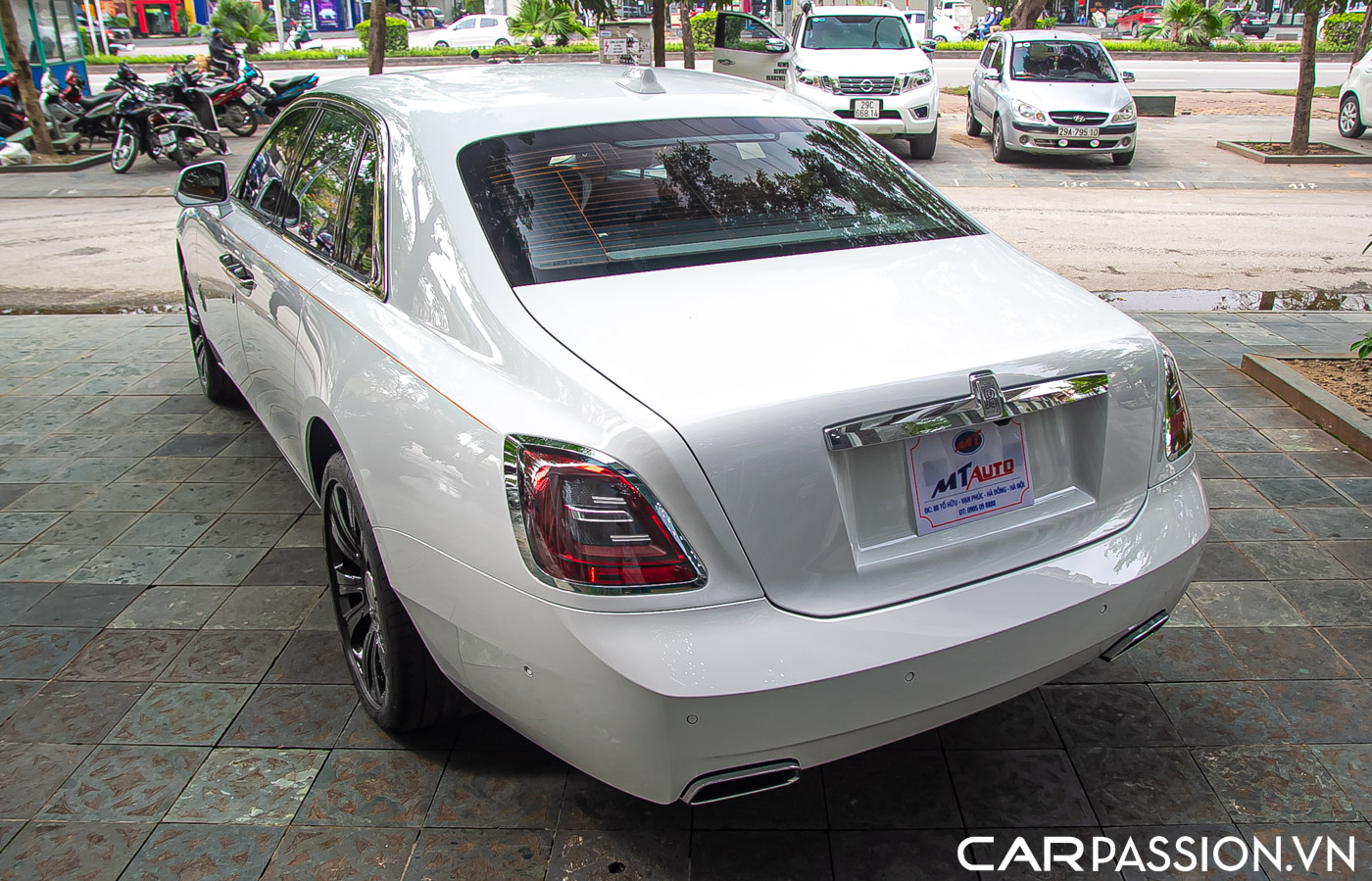 Rolls-Royce Ghost (120).JPG