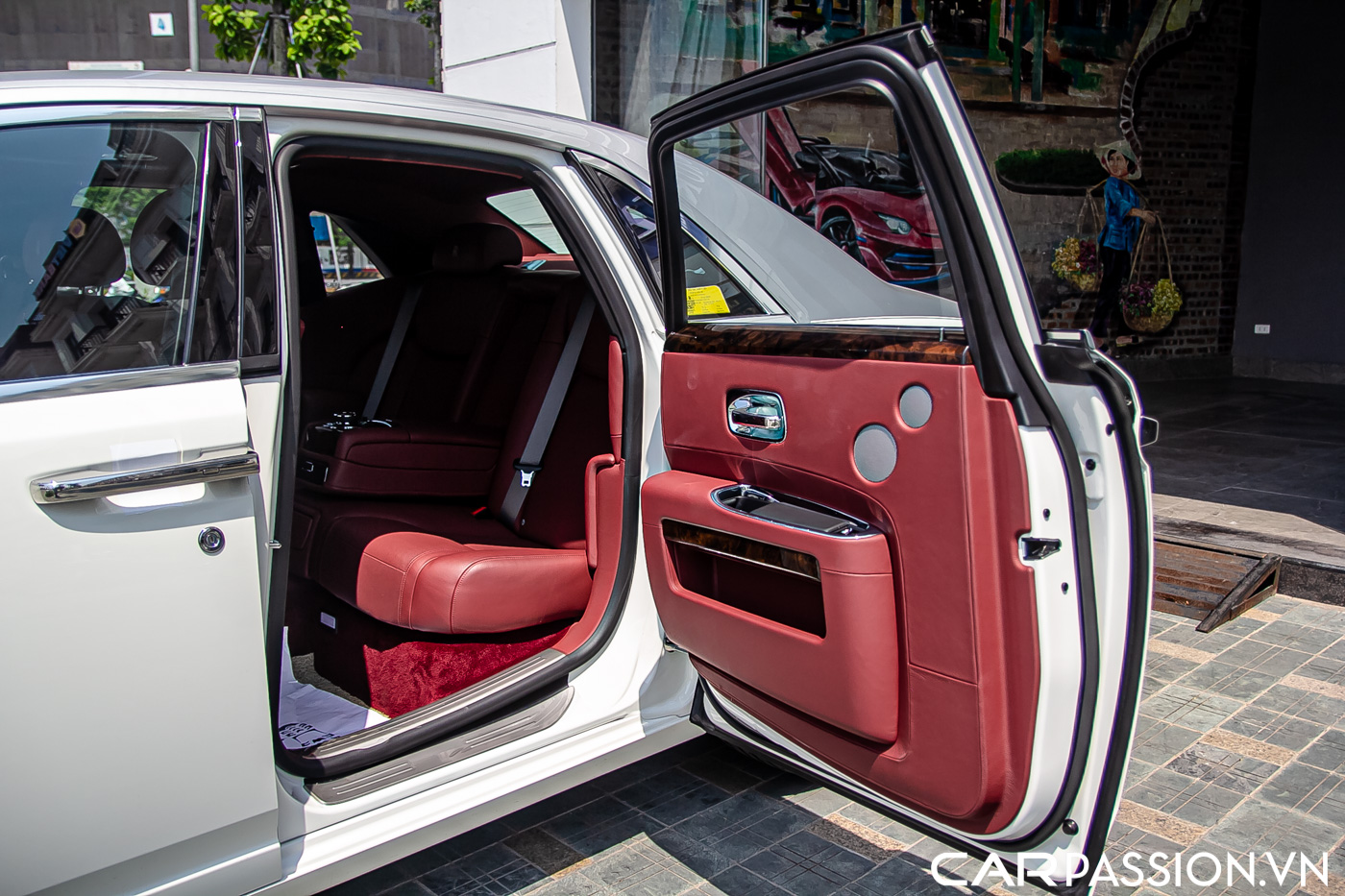 Rolls-Royce Ghost Series II (93).JPG