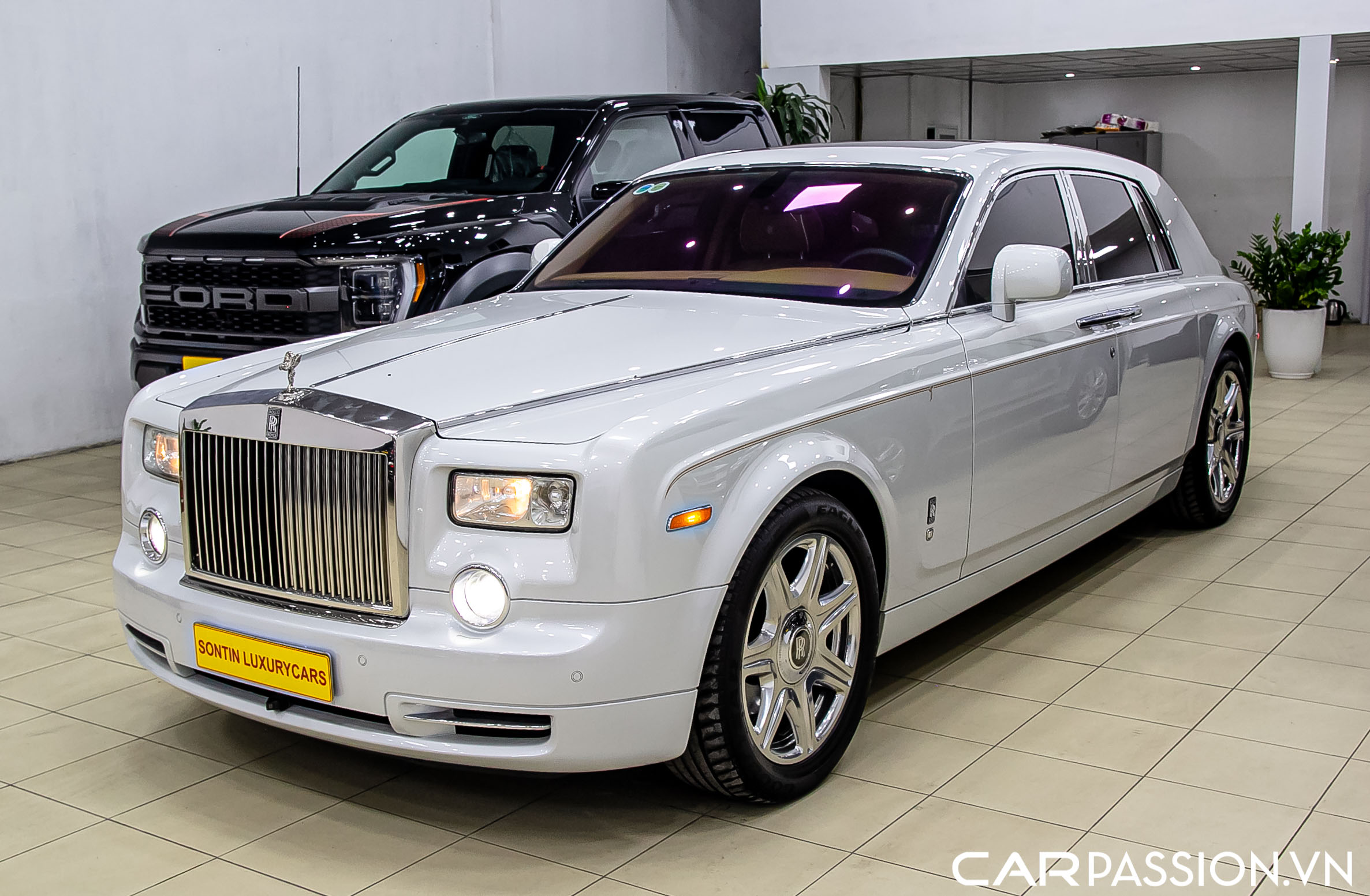 Rolls-Royce Phantom 100th (35).JPG