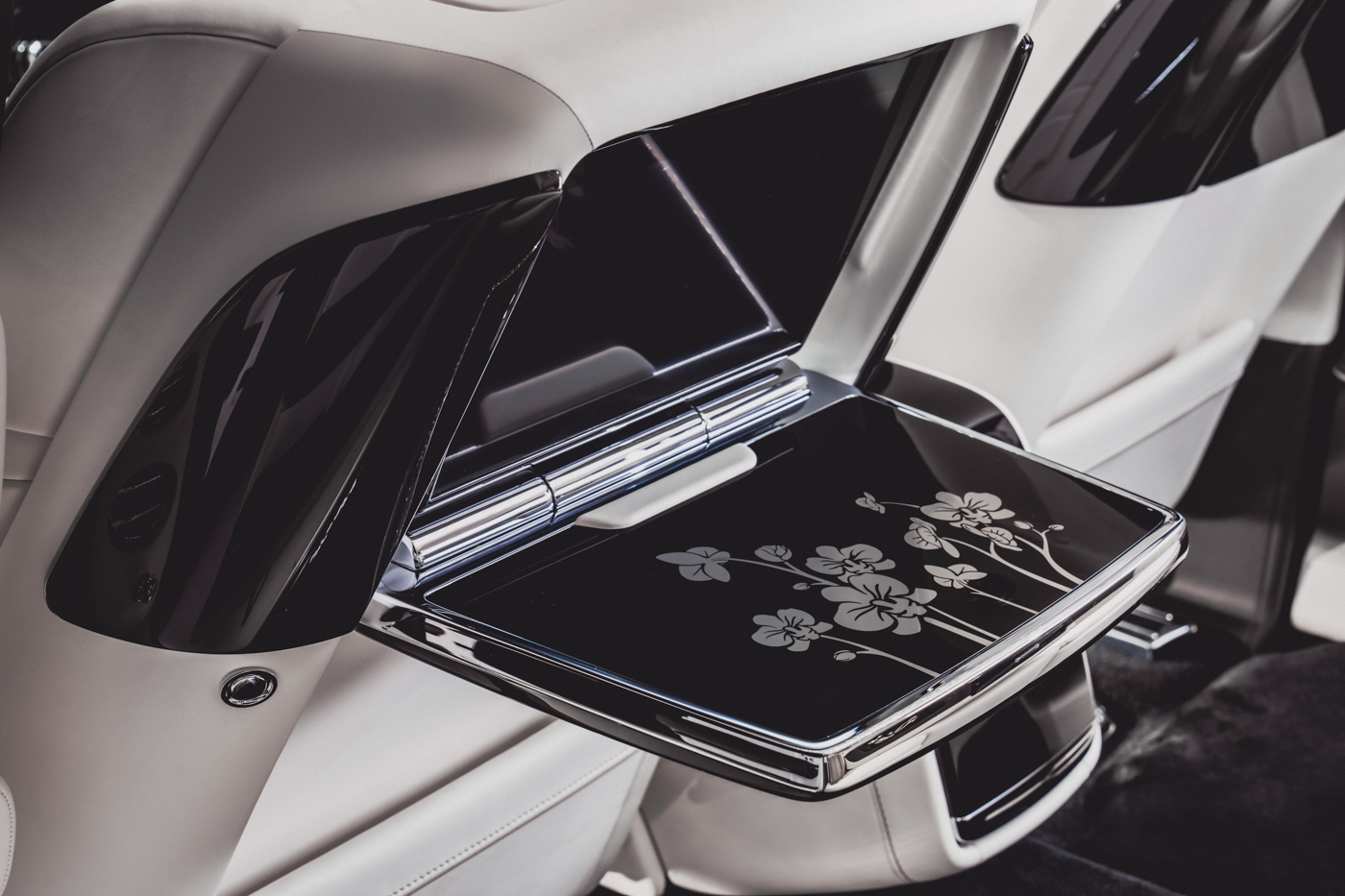 Rolls-Royce Phantom Orchid (9).JPG