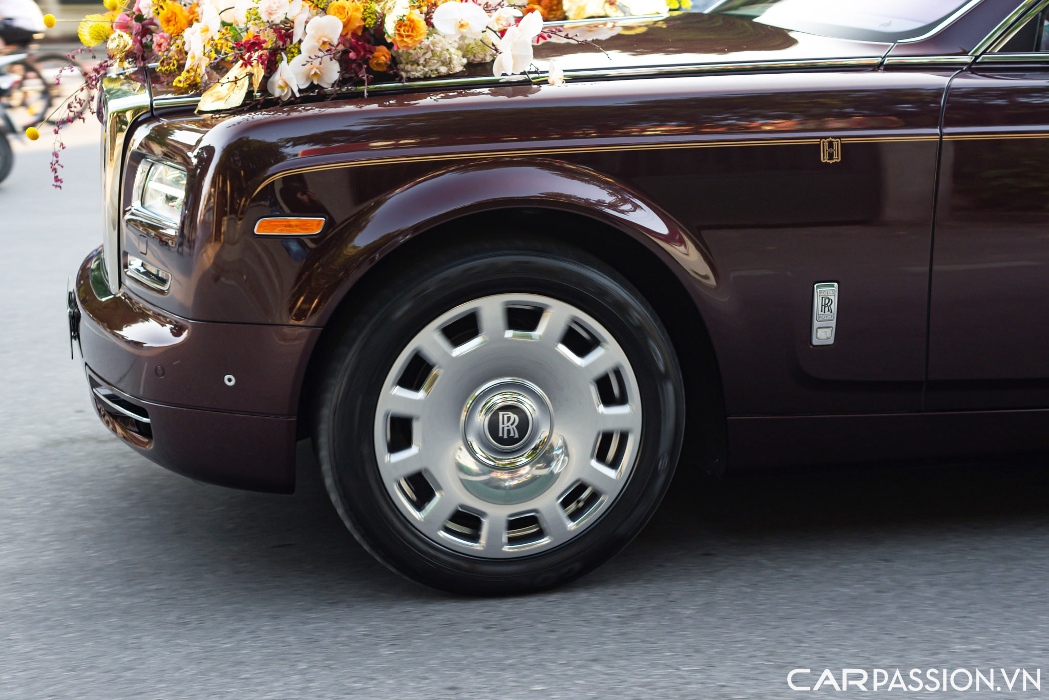 Rolls-Royce Phantom Peace & Glory (9).jpg