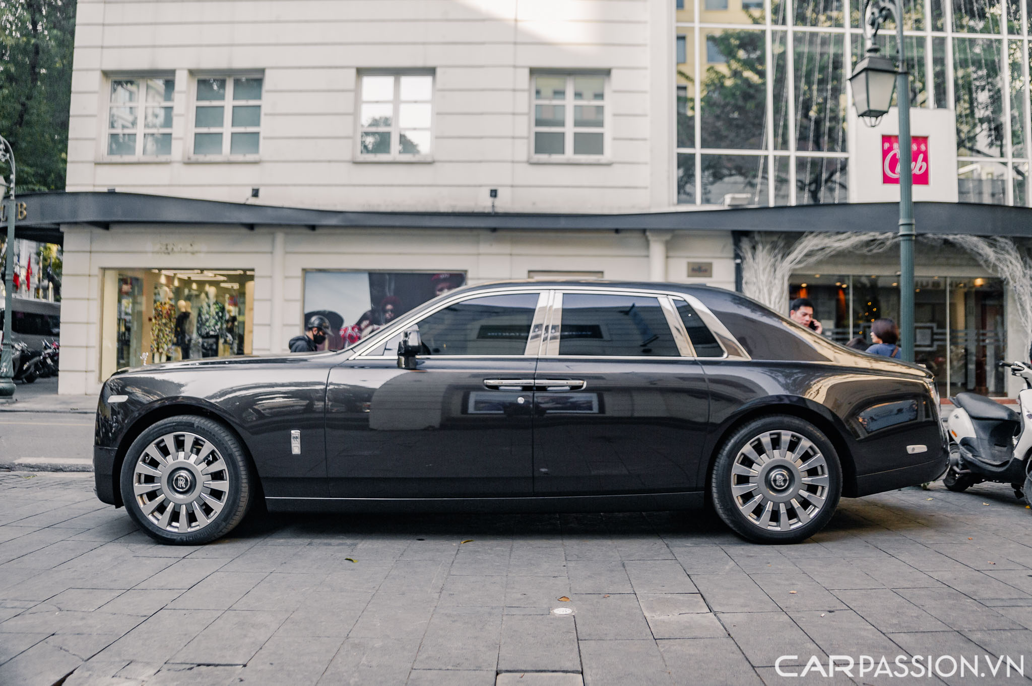Rolls-Royce Phantom VIII  (14).jpg
