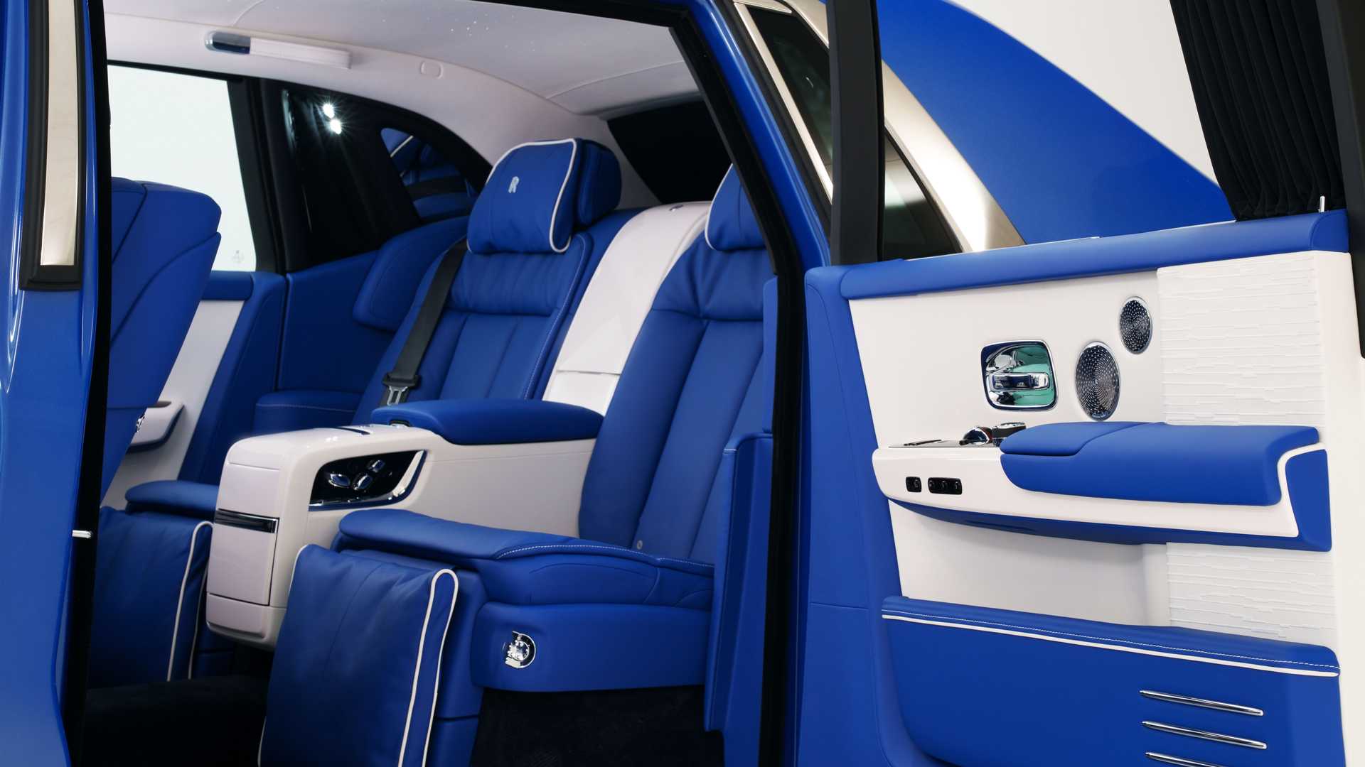 Rolls-Royce Phantom VIII (21).jpg