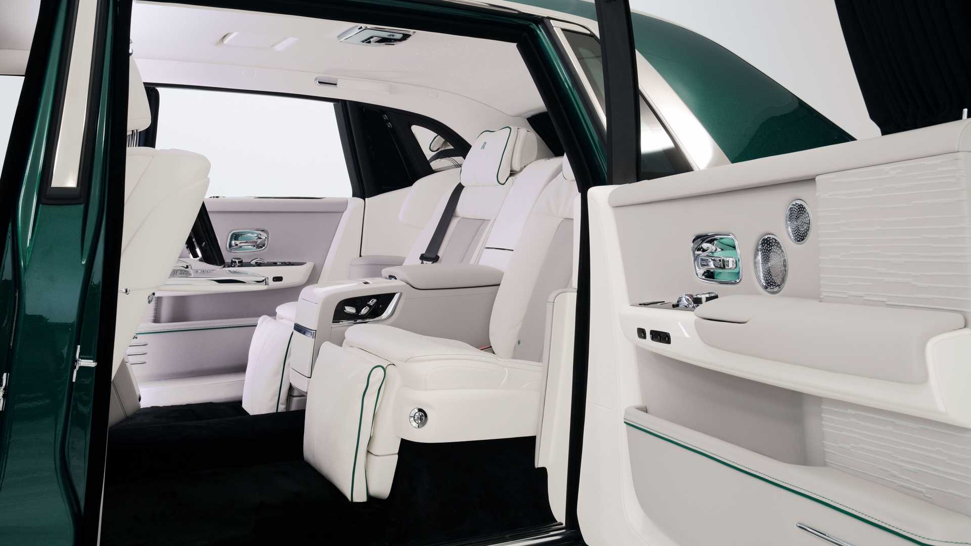 Rolls-Royce Phantom VIII (4).jpg