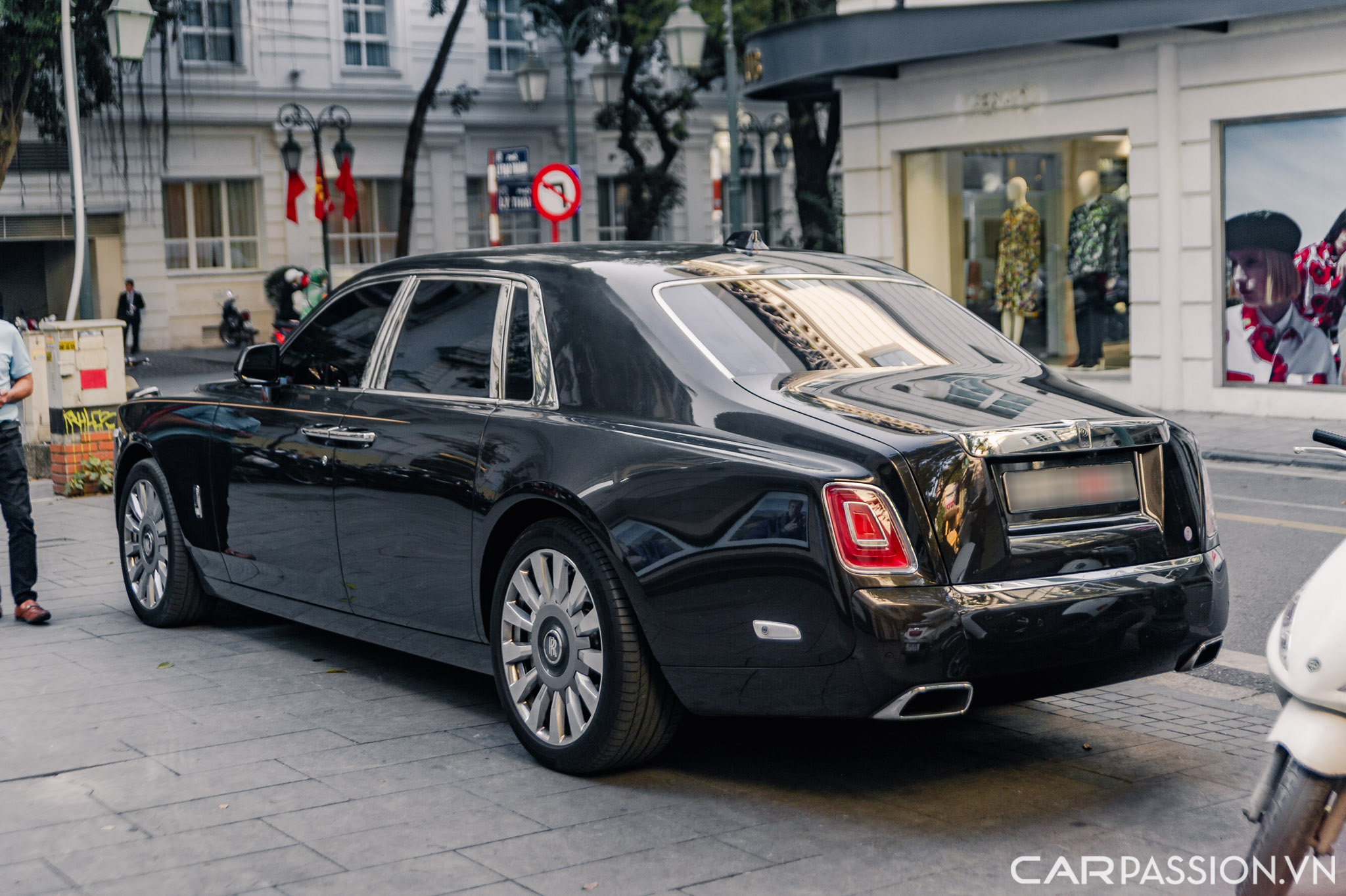 Rolls-Royce Phantom VIII  (6).jpg