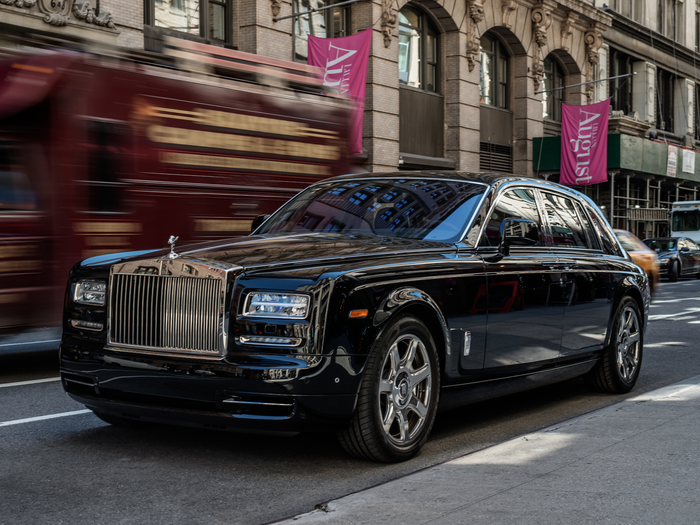 Rolls-Royce-Phantom-VIII-Star-of-India-anh-4.png