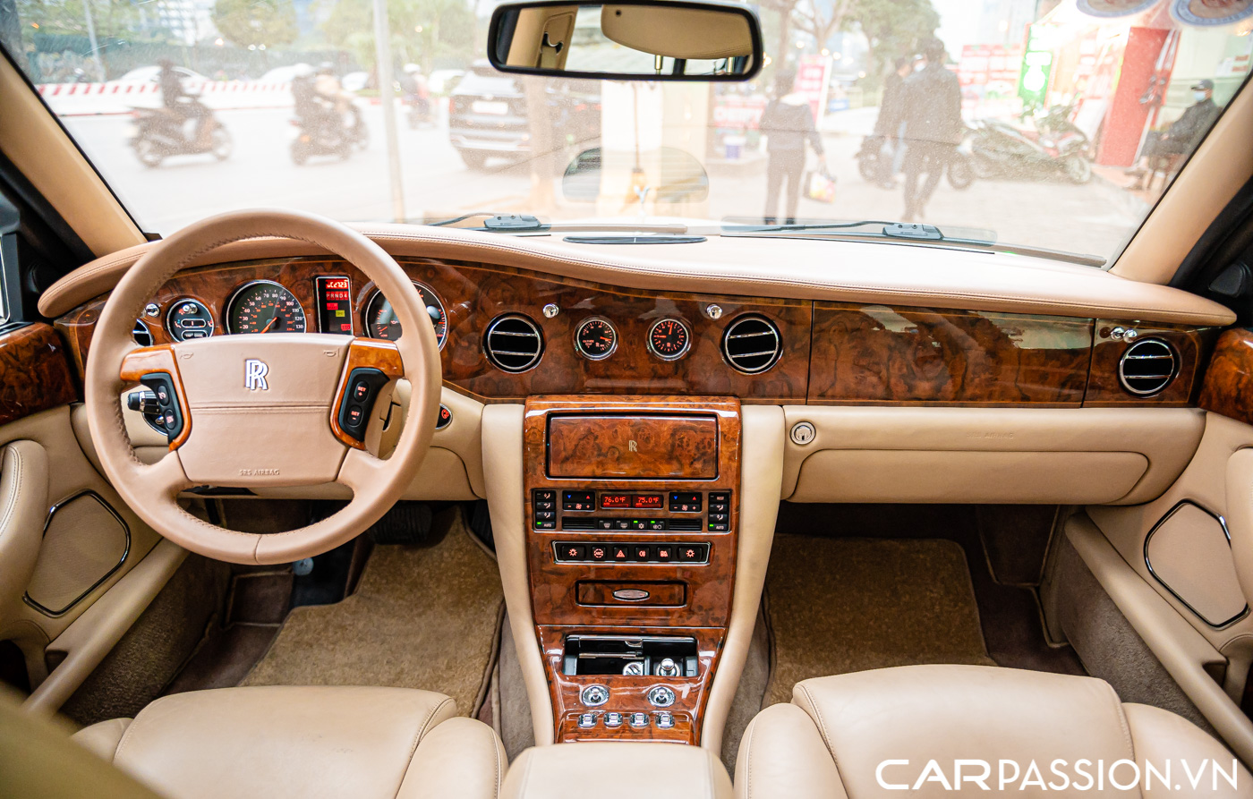 Rolls-Royce Silver Seraph (72).JPG