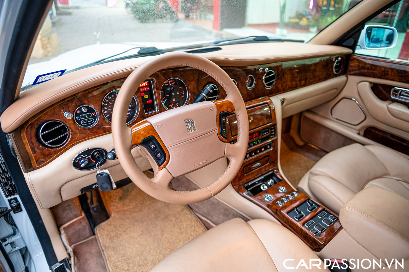 Rolls-Royce Silver Seraph (77).JPG