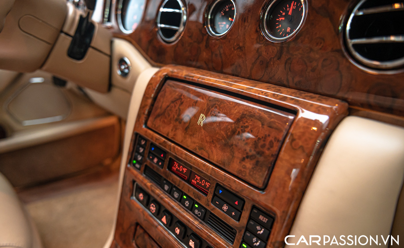 Rolls-Royce Silver Seraph (79).JPG