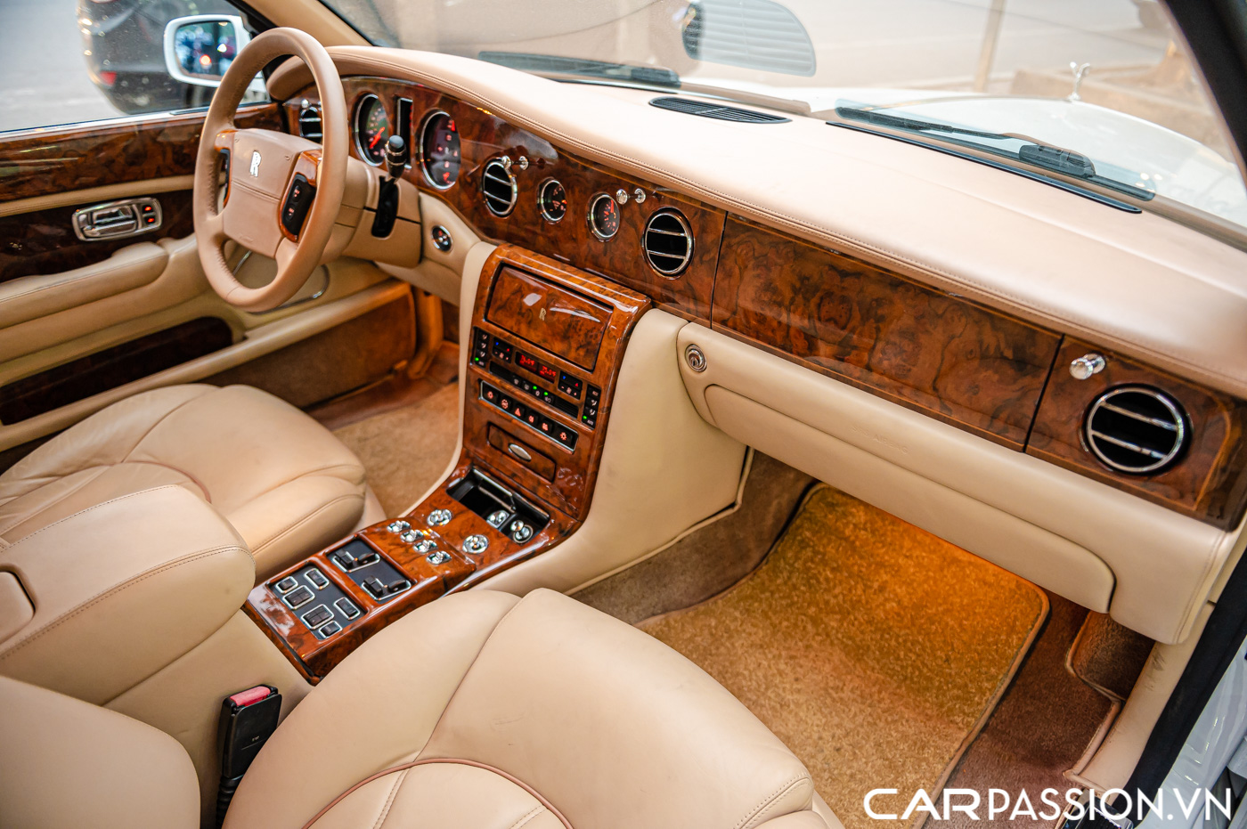 Rolls-Royce Silver Seraph (80).JPG
