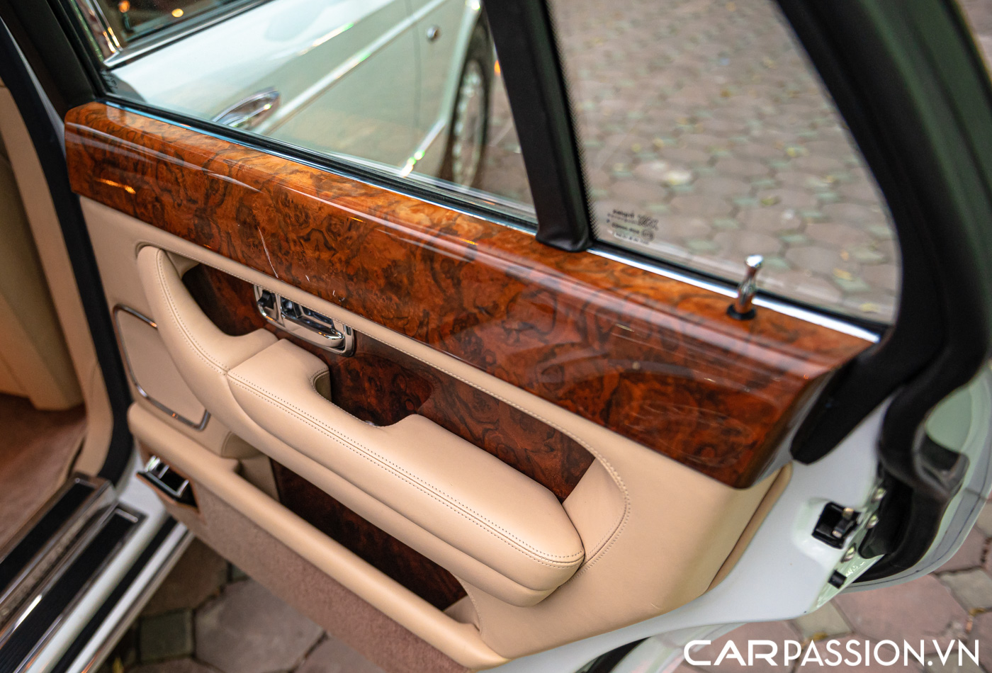 Rolls-Royce Silver Seraph (85).JPG
