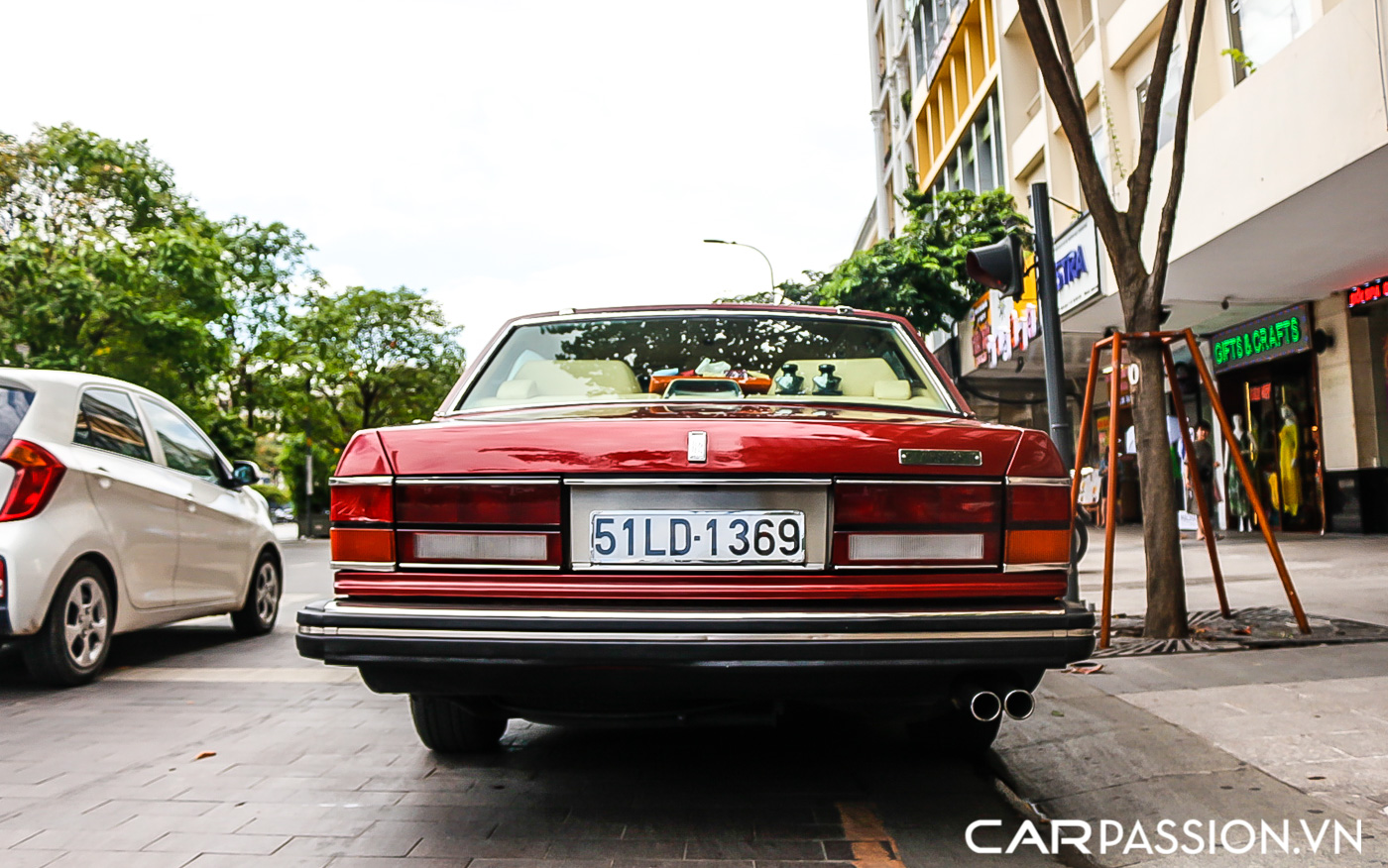 Rolls-Royce Silver Spur III (4).JPG
