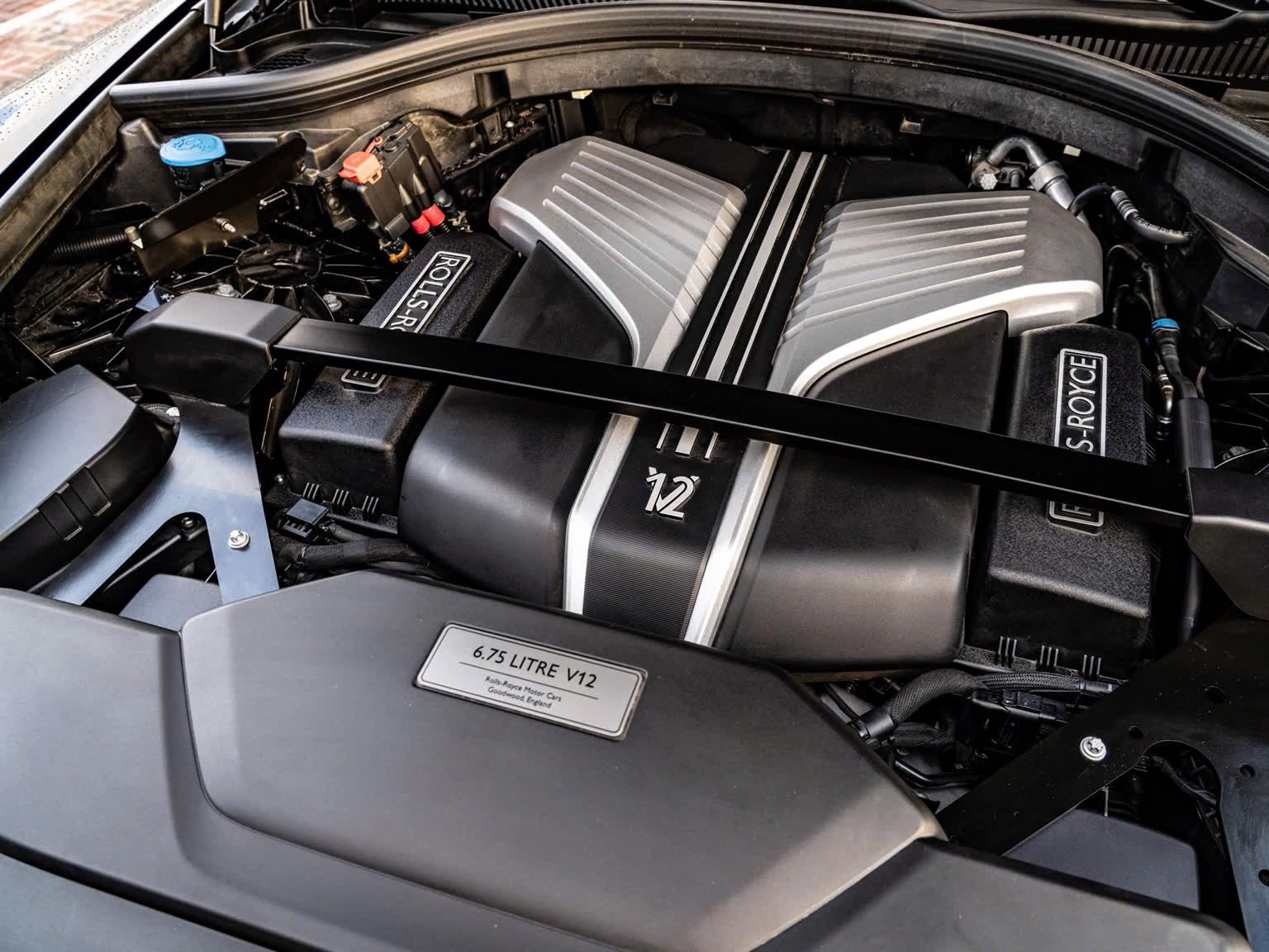 rolls-royce-v12-anh-2.jpg