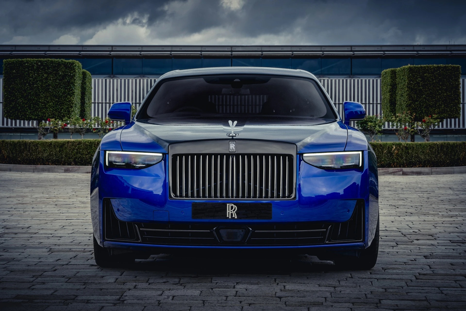 Rolls_Royce_Black_Badge_Ghost_Gamer_1.jpg