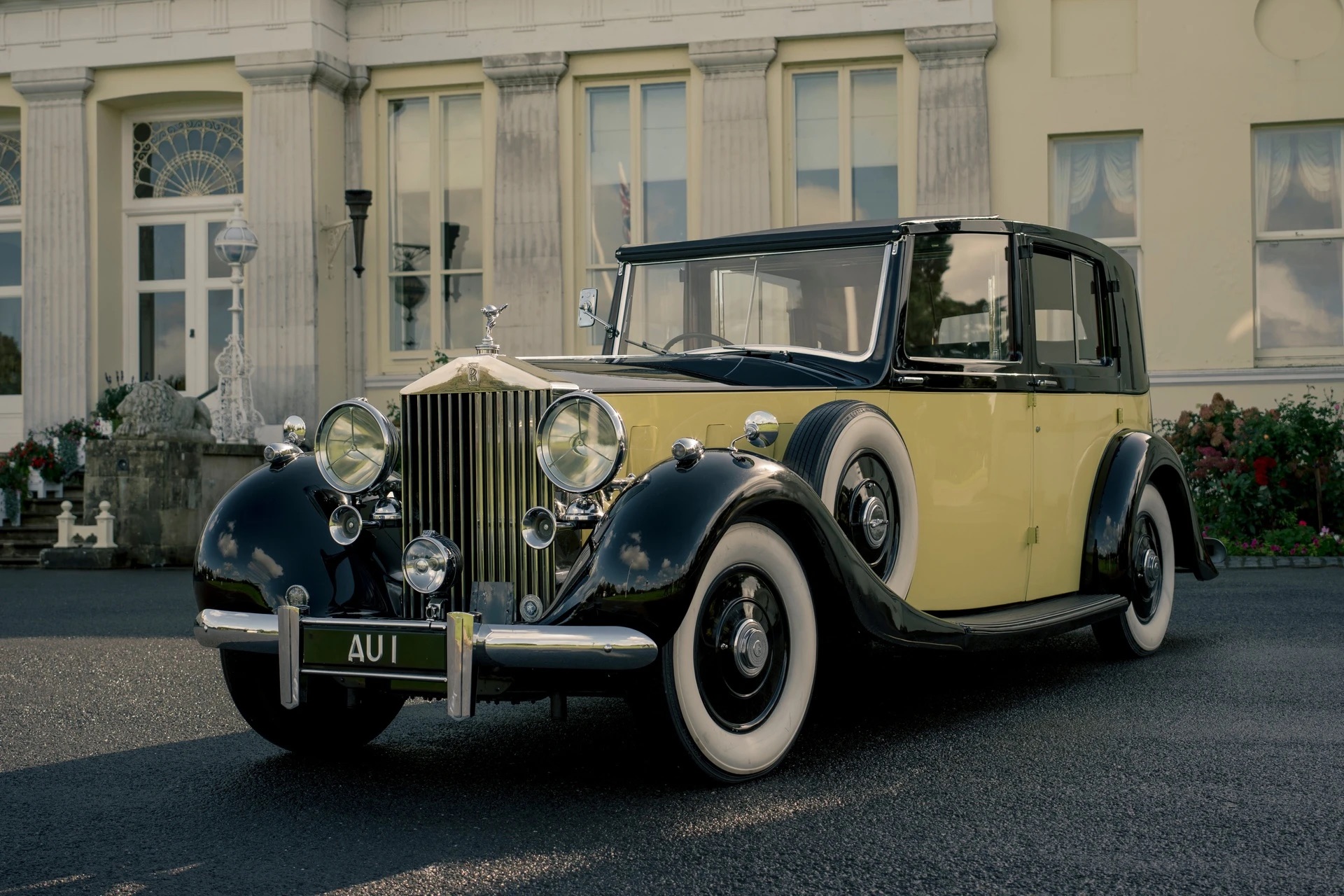 Rolls_Royce_Phantom_Goldfinger_3.jpeg