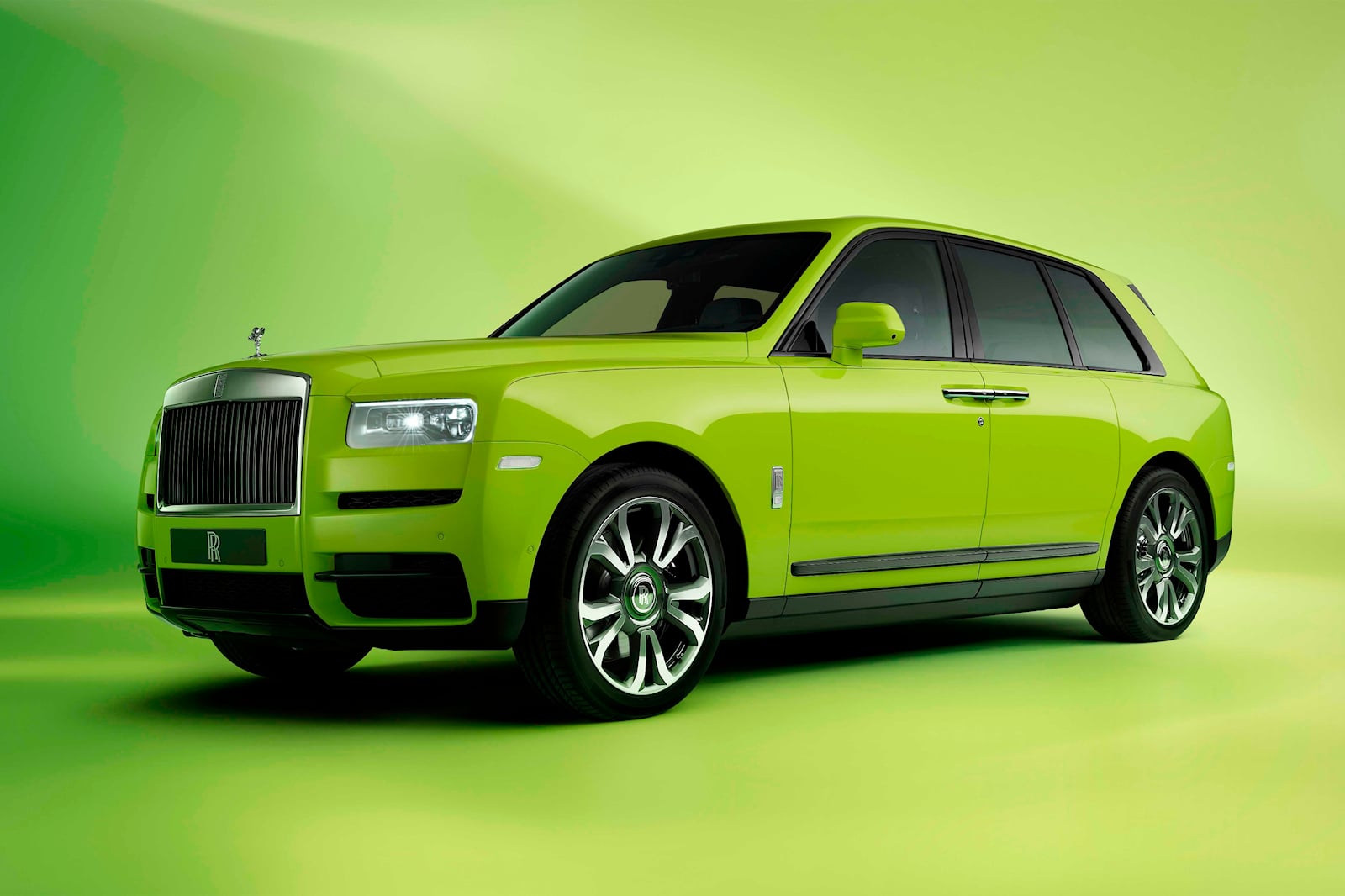 rollsroyce-cullinan-fashion-02.jpg