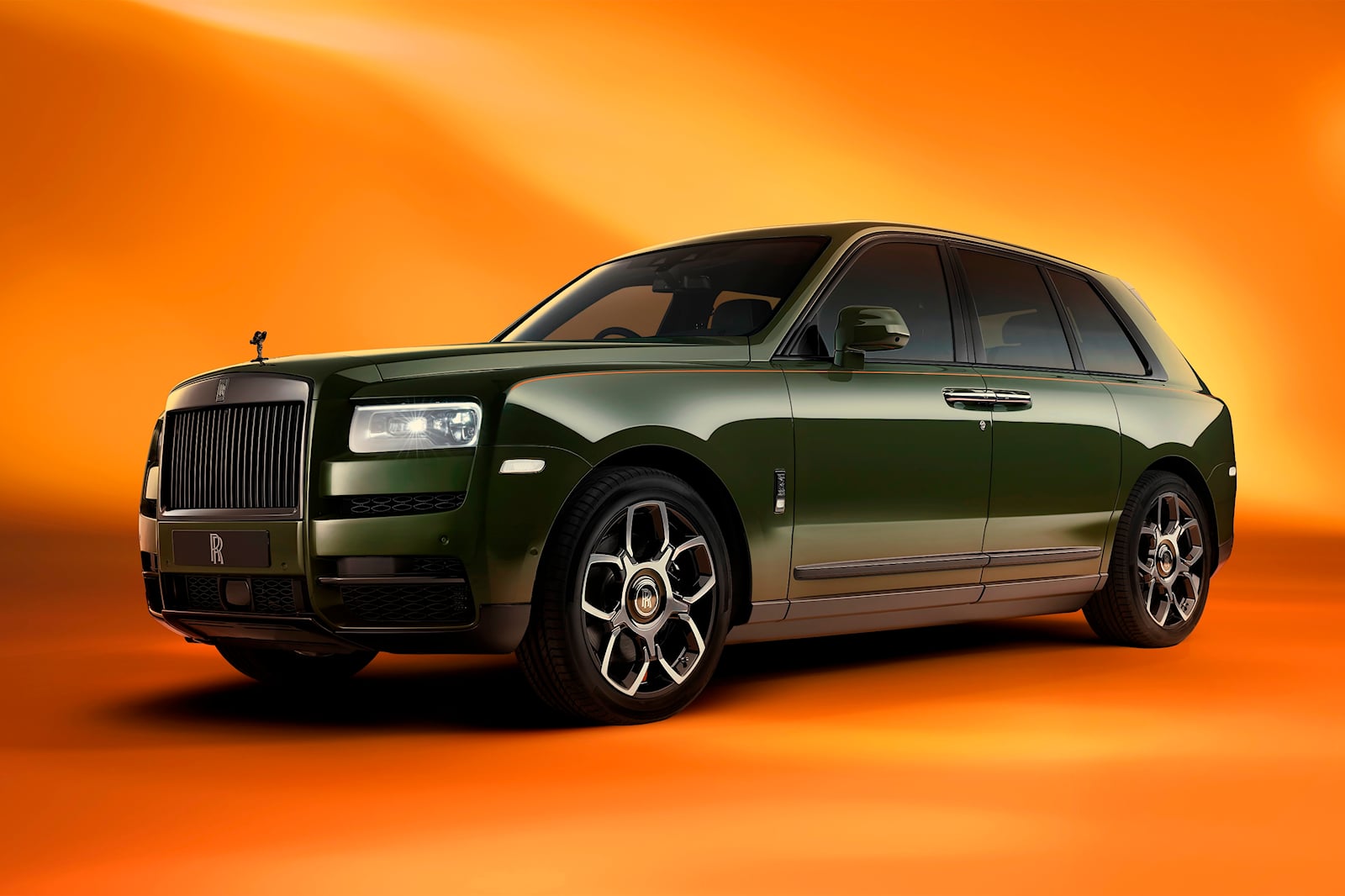 rollsroyce-cullinan-fashion-04.jpg