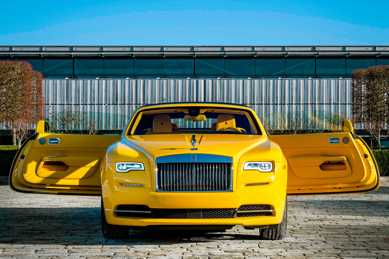 rollsroyce-dawn-fuxbrightyellow-00.jpg