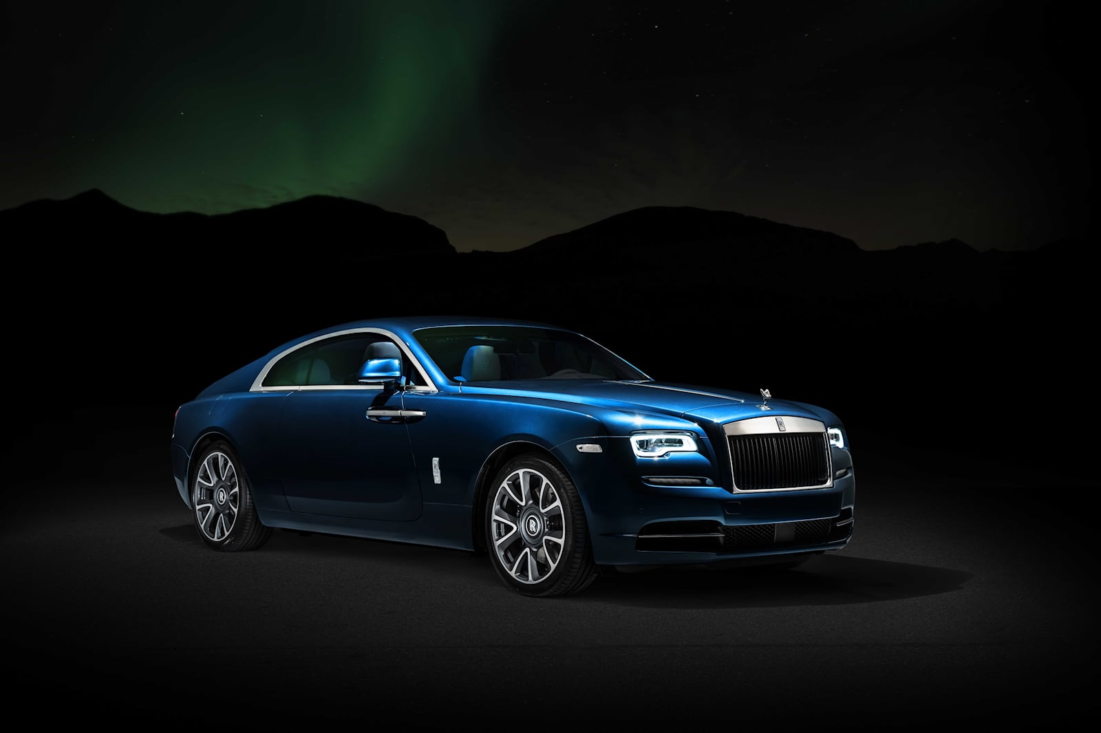 rollsroyce-wraith-auroraborealis-06.jpg