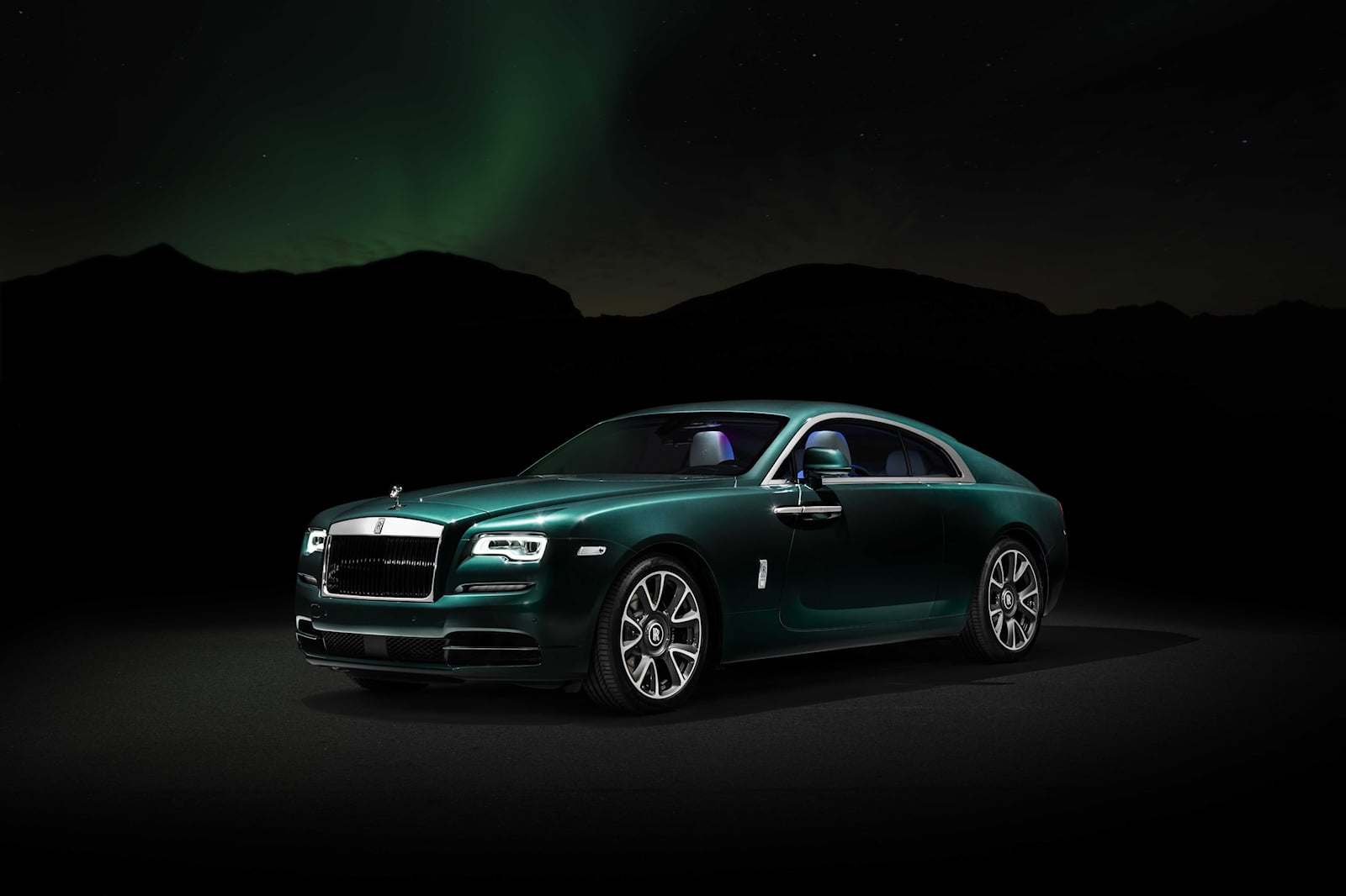 rollsroyce-wraith-auroraborealis-07.jpg