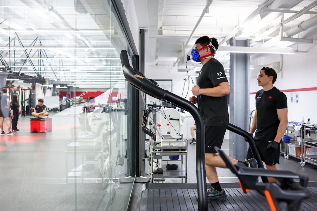 Sawer Hoàng Đạt-Porsche ARbox Carrera Cup Asia 2026-anh-2.jpg