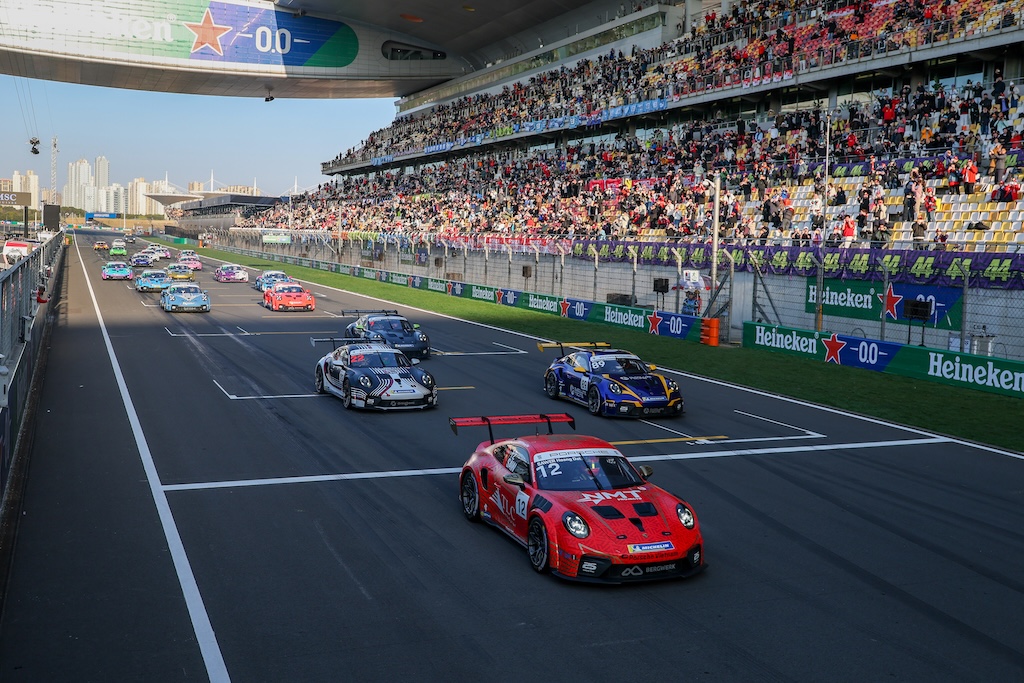 Sawer Hoàng Đạt-Porsche ARbox Carrera Cup Asia 2026-anh-3.jpg