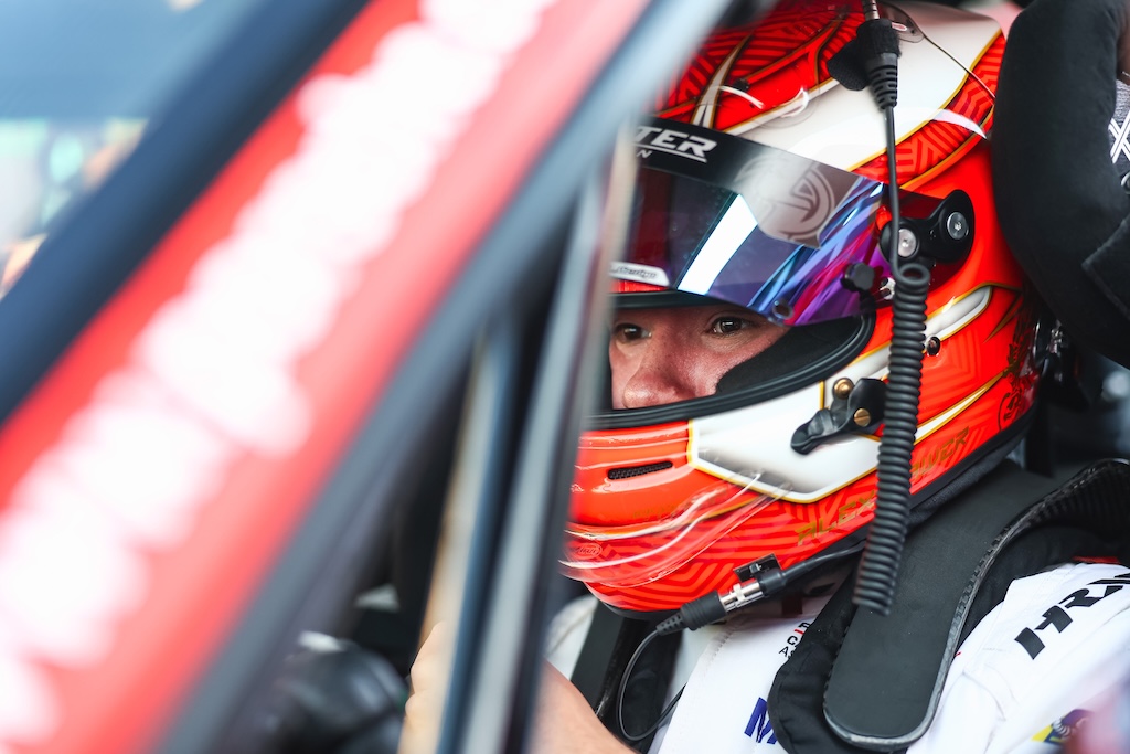 Sawer Hoàng Đạt-Porsche ARbox Carrera Cup Asia 2026-anh-4.jpg
