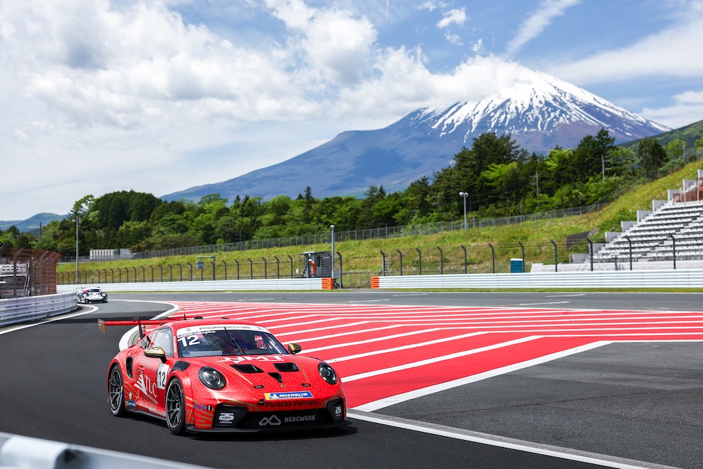 Sawer Hoàng Đạt-Porsche ARbox Carrera Cup Asia 2026-anh-6.jpg