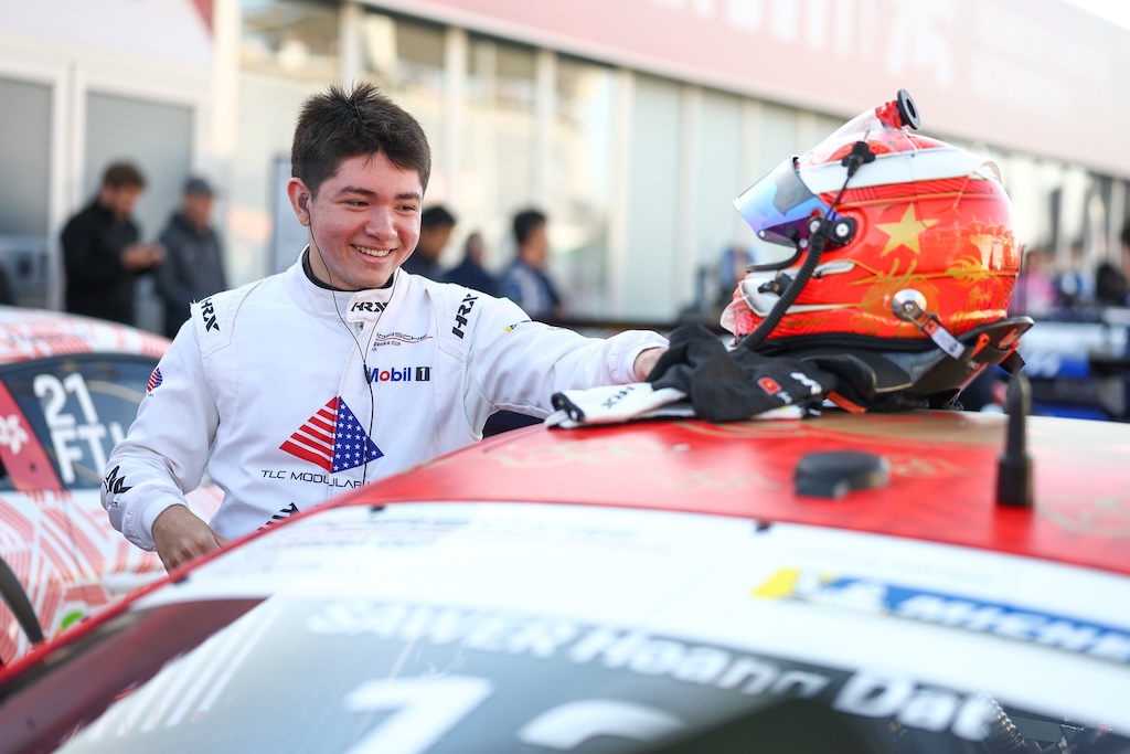 Sawer Hoàng Đạt-Porsche ARbox Carrera Cup Asia 2026-anh-5.jpg