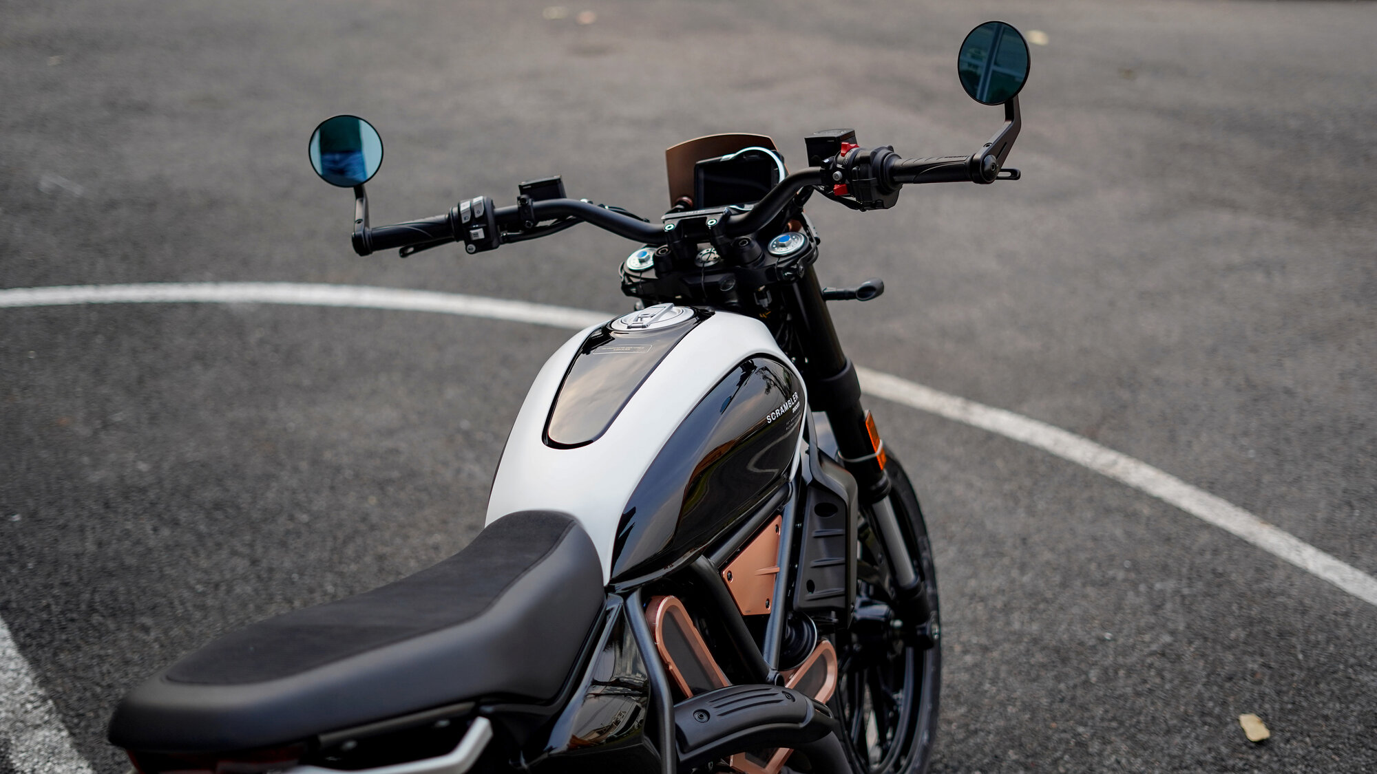 Scrambler Ducati 10° Anniversario Rizoma Edition-anh-2.jpeg