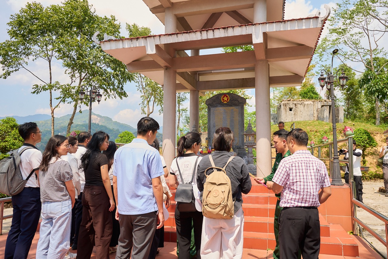 Sì Lở Lầu-anh-26.jpeg