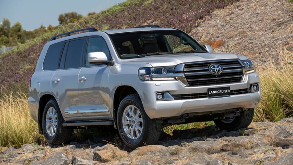 so-sanh-toyota-land-cruiser-2020-lc300-co-gi-moi-anh-1.jpg
