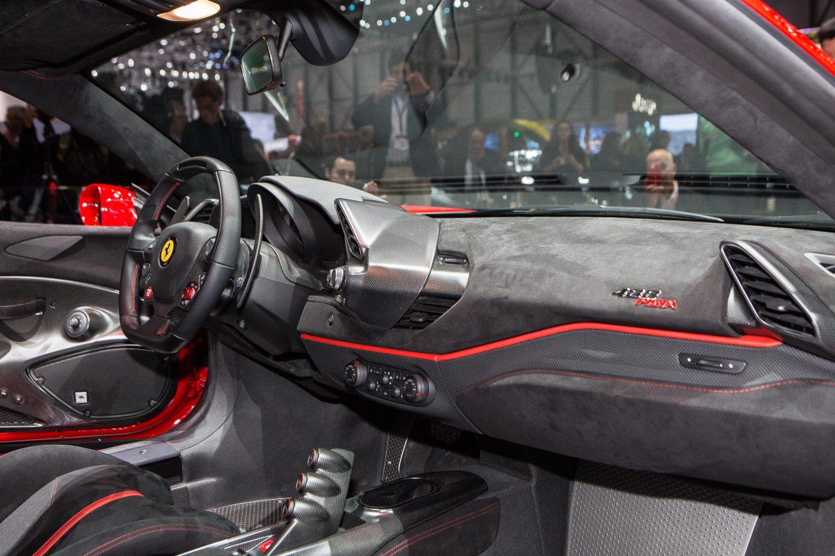 soi-alcantara-la-gi-ma-bmw-m-ferrari-lamborghini-anh-8.jpg