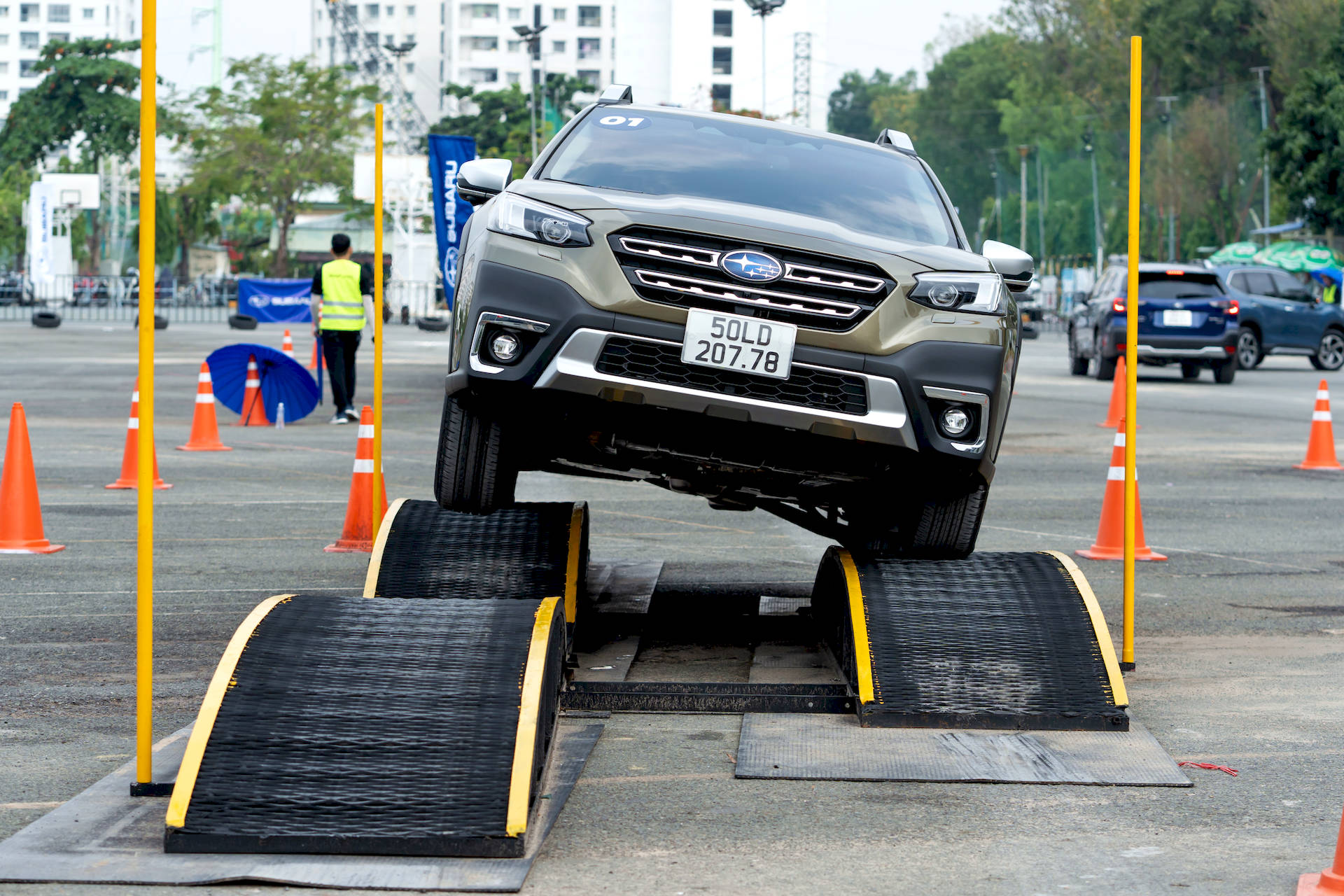 subaru-outback-2023-vanhanh-00.jpg
