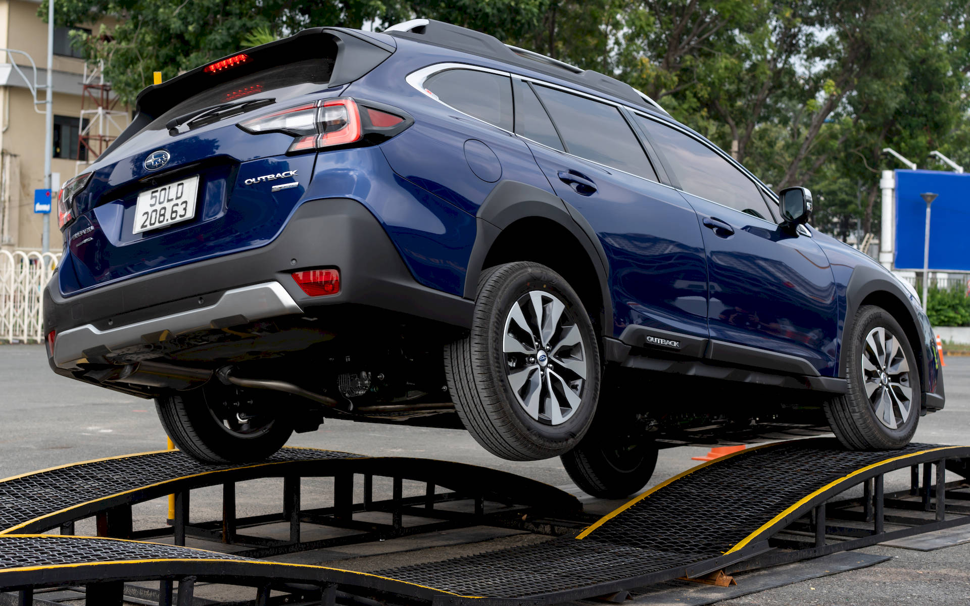 subaru-outback-2023-vanhanh-02.jpg