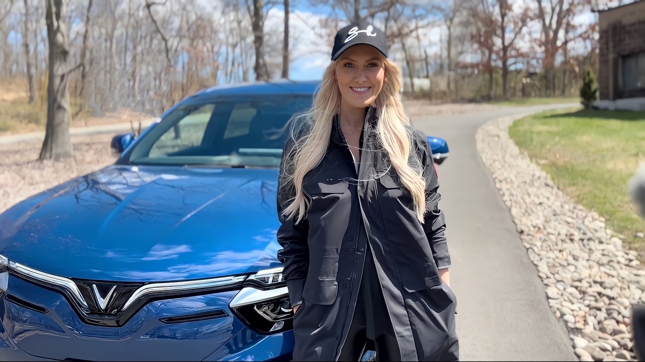 supercar_blondie_vf8_00.jpg