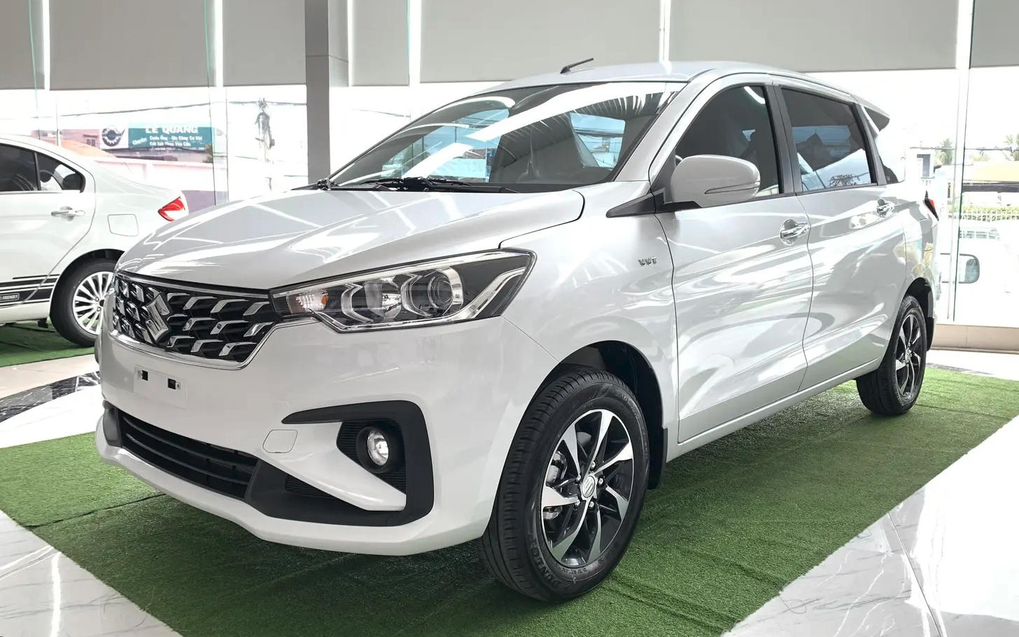 suzuki-ertiga-hybrid.jpg