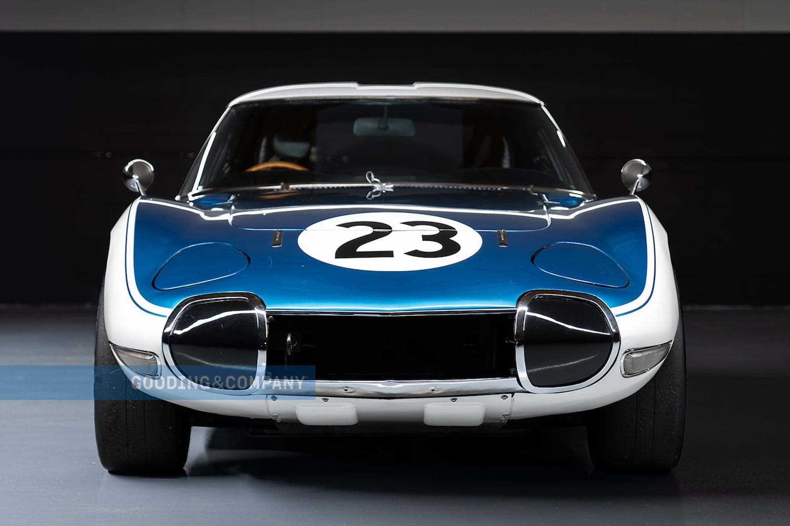 Toyota 2000GT (1).jpg