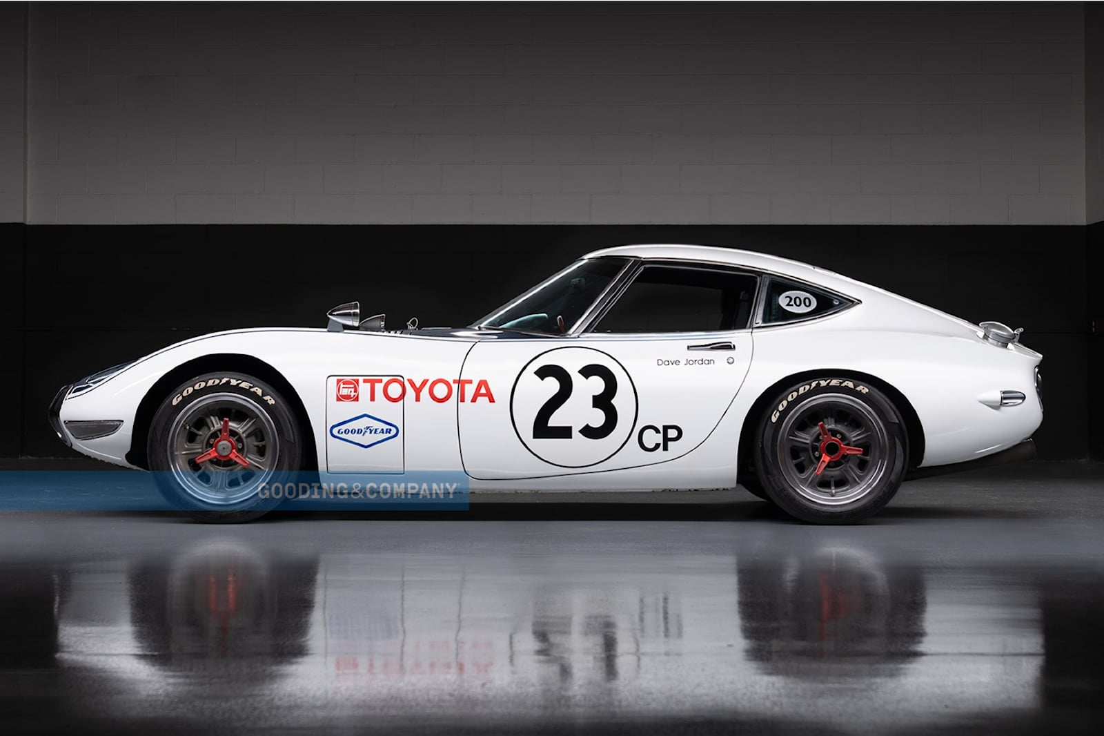 Toyota 2000GT (10).jpg