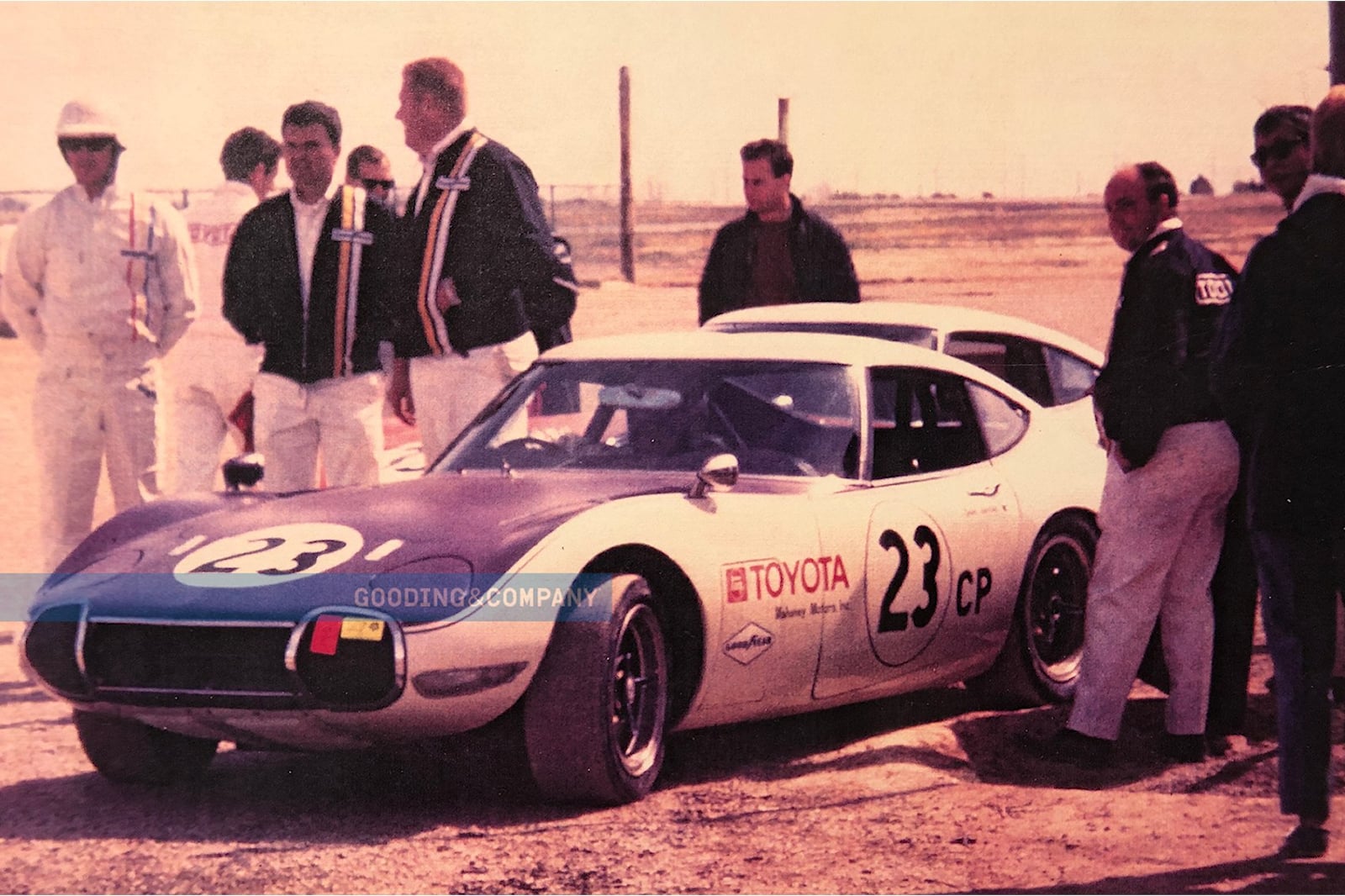 Toyota 2000GT (3).jpg