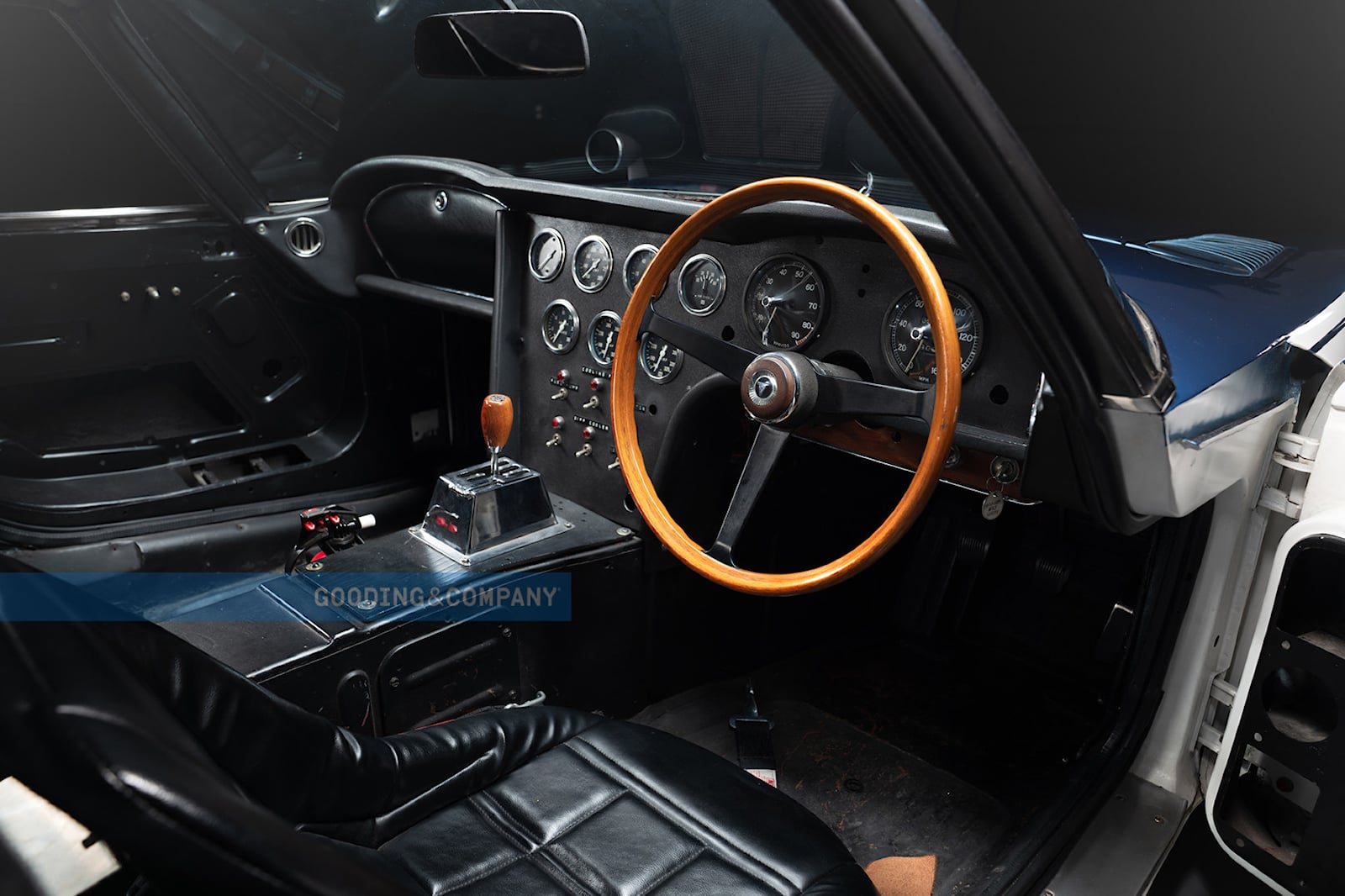 Toyota 2000GT (6).jpg