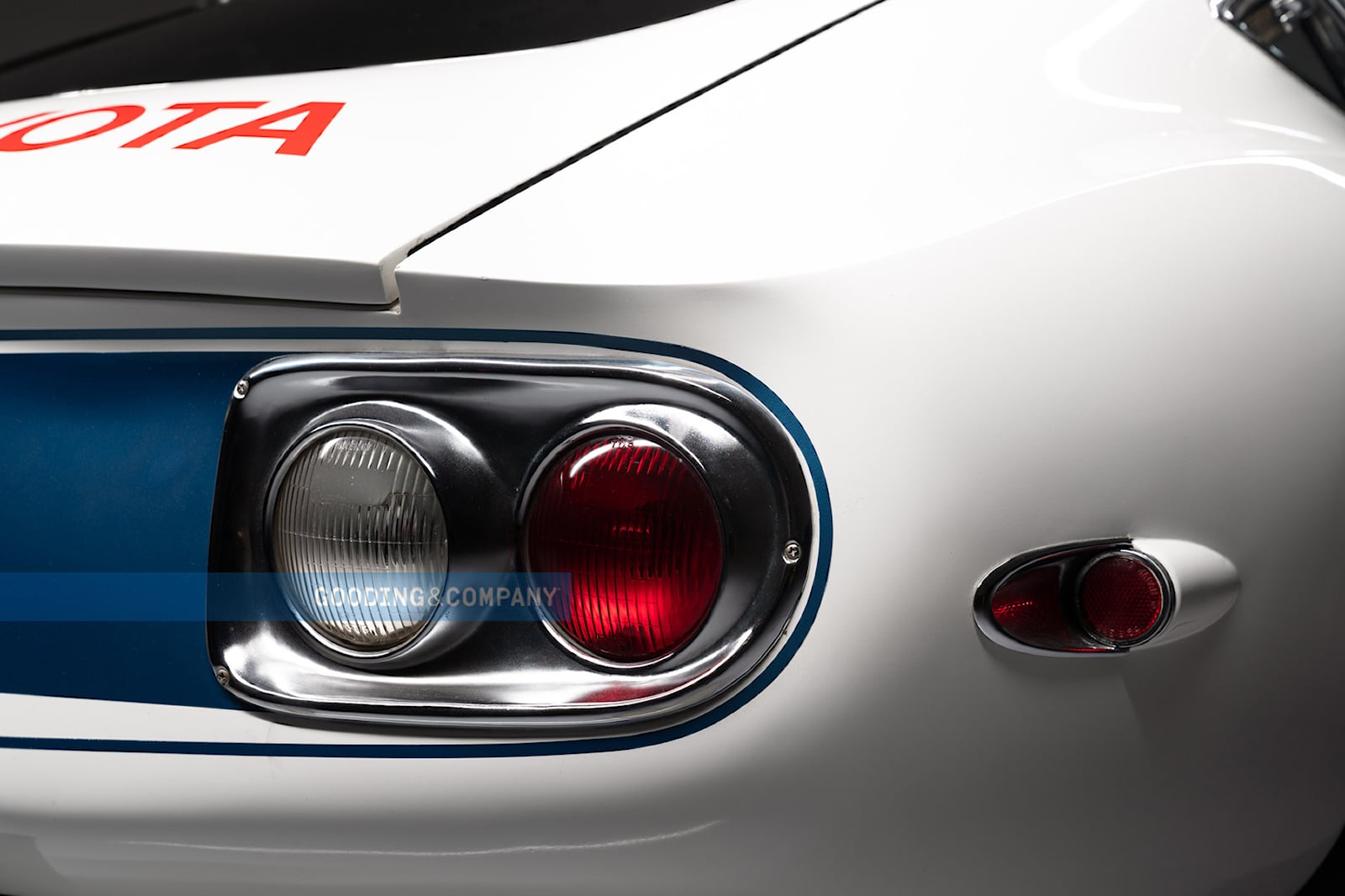 Toyota 2000GT (7).jpg