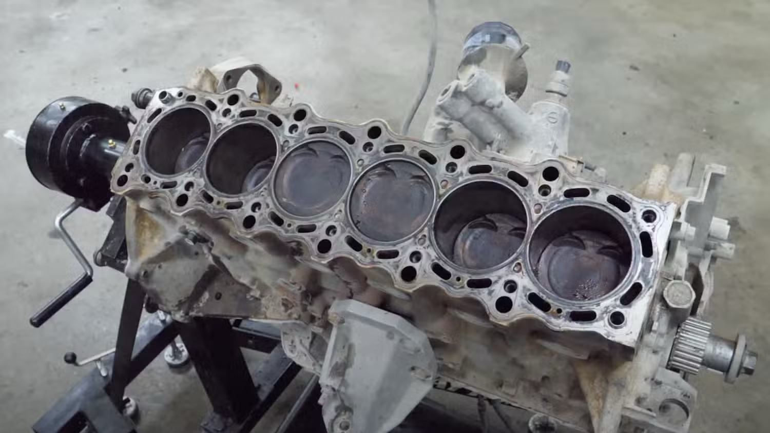 toyota-2jz-ge-engine-teardown-at-5-28-01-pm.jpeg