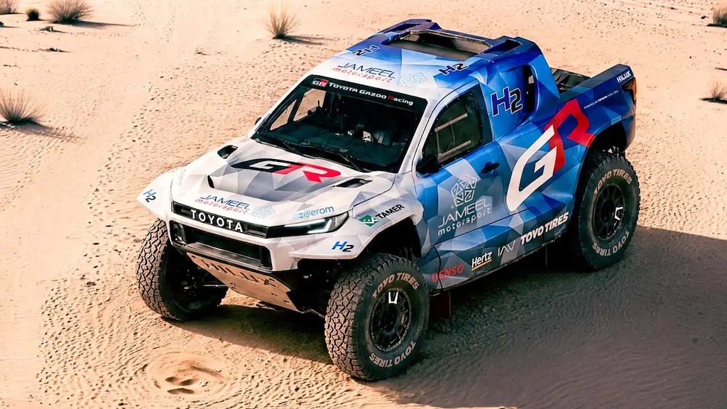 Toyota DKR GR FC Hilux hydro-anh-1.jpg